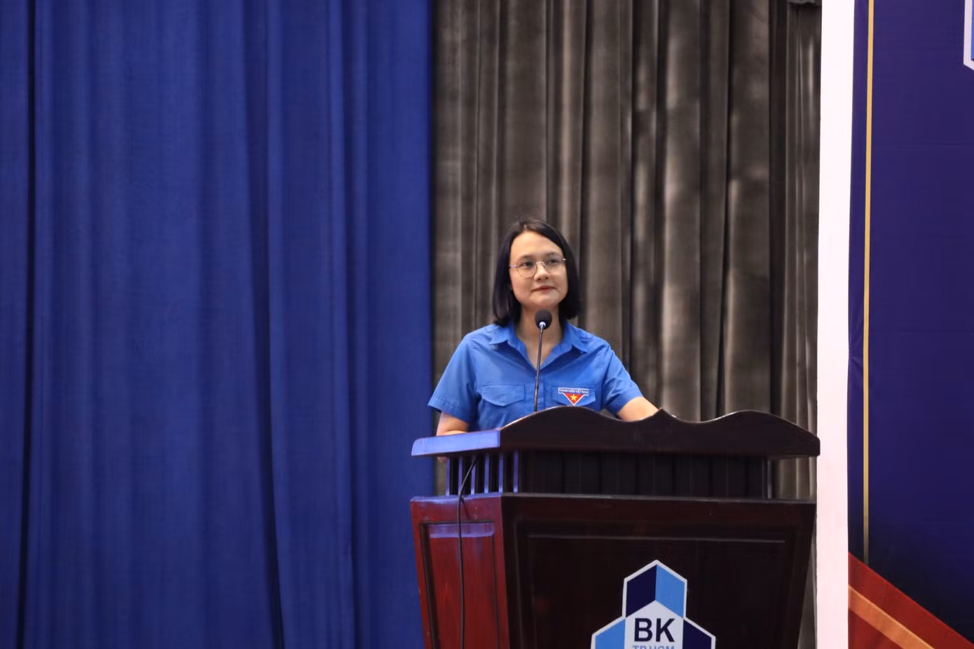 Trần Thu Hà - Phó Bí thư Thành Đoàn, Chủ tịch Hội Sinh viên TP. HCM phát biểu khai mạc Liên hoan. (Ảnh: Lan Huỳnh)