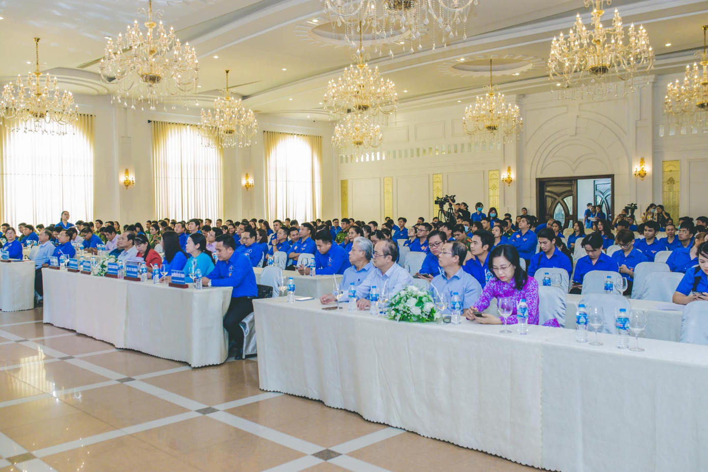 Đông đảo đoàn viên, sinh viên tham dự buổi tuyên dương. Đông đảo đoàn viên, sinh viên tham dự buổi tuyên dương.