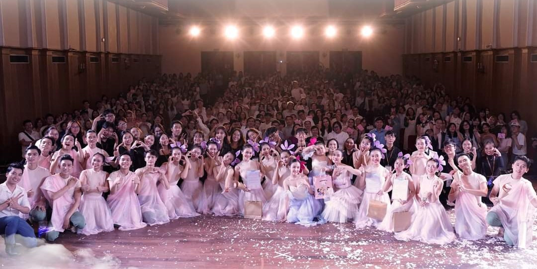 Nhiều sinh viên đã góp phần vào thành công chung của chương trình. Nhiều sinh viên đã góp phần vào thành công chung của chương trình.