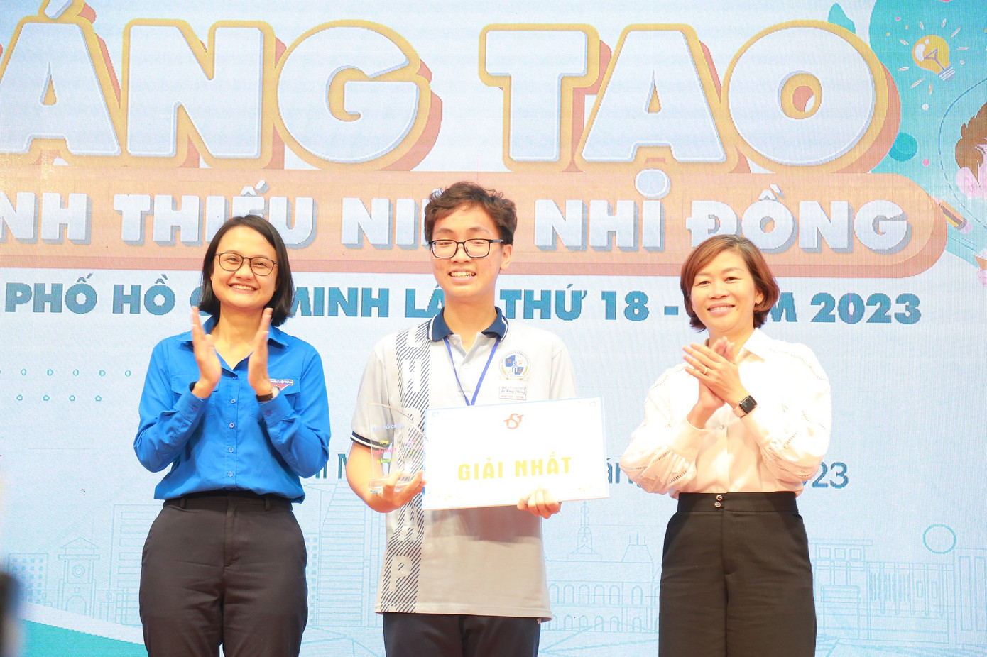 Nguyễn Minh Nhật Huy, học sinh trường THPT Chuyên Lê Hồng Phong giành giải Nhất cuộc thi sáng tạo Thanh thiếu nhi TPHCM lần thứ 18. Nguyễn Minh Nhật Huy, học sinh trường THPT Chuyên Lê Hồng Phong giành giải Nhất cuộc thi sáng tạo Thanh thiếu nhi TPHCM lần thứ 18.