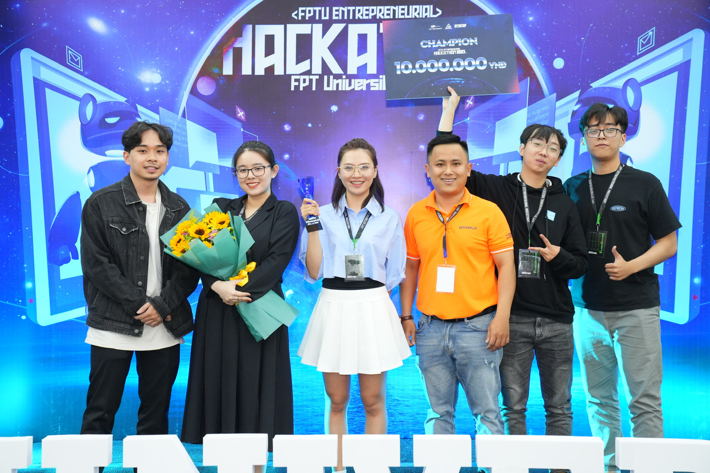 Đội FMentor với ý tưởng về nền tảng mạng xã hội giúp những sinh viên cần định hướng nghề nghiệp thông qua việc kết nối với cựu sinh viên, chuyên gia một cách miễn phí, nhanh chóng.