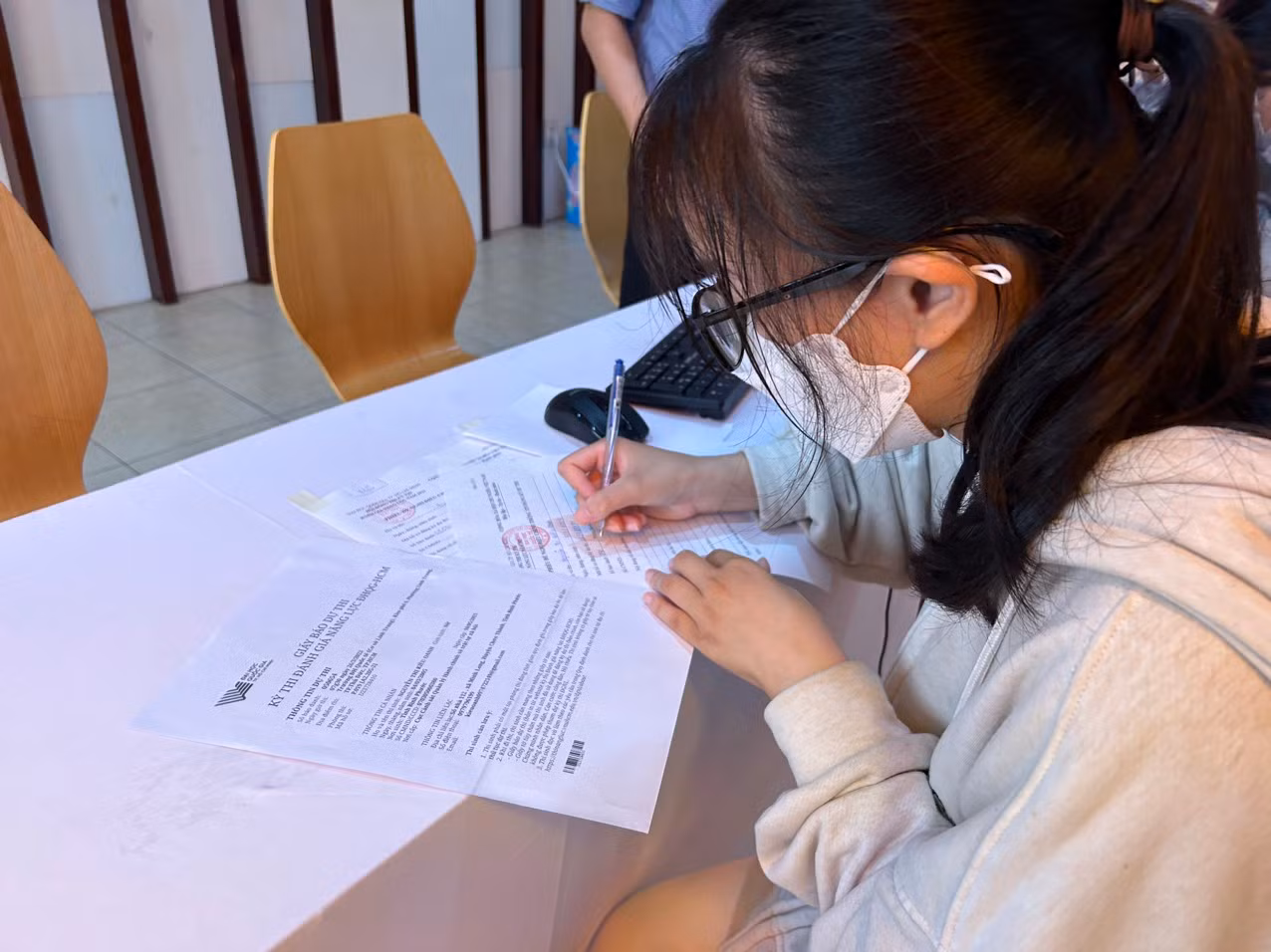 Thí sinh dự thi kỳ thi Đánh giá năng lực đợt 1 do ĐHQG TP. HCM tổ chức. Thí sinh dự thi kỳ thi Đánh giá năng lực đợt 1 do ĐHQG TP. HCM tổ chức.