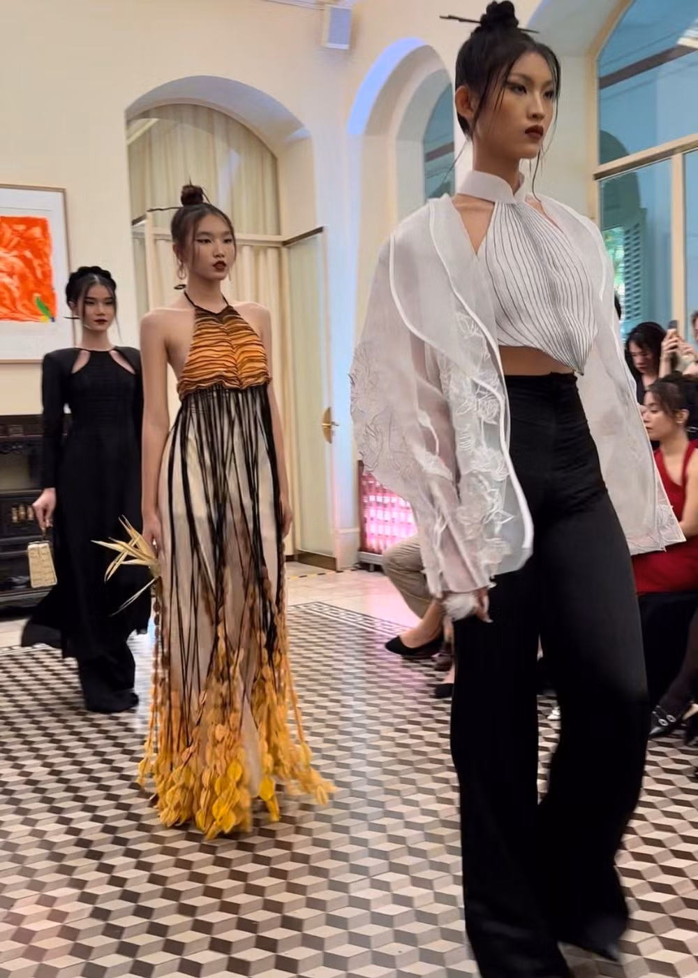 Bộ sưu tập 'Quê mẹ' dự thi của Trà My.