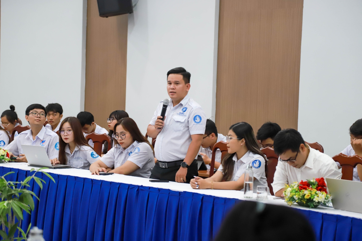 Nhiều tham luận được các đại biểu trình bày tại Hội nghị tổng kết. Nhiều tham luận được các đại biểu trình bày tại Hội nghị tổng kết.