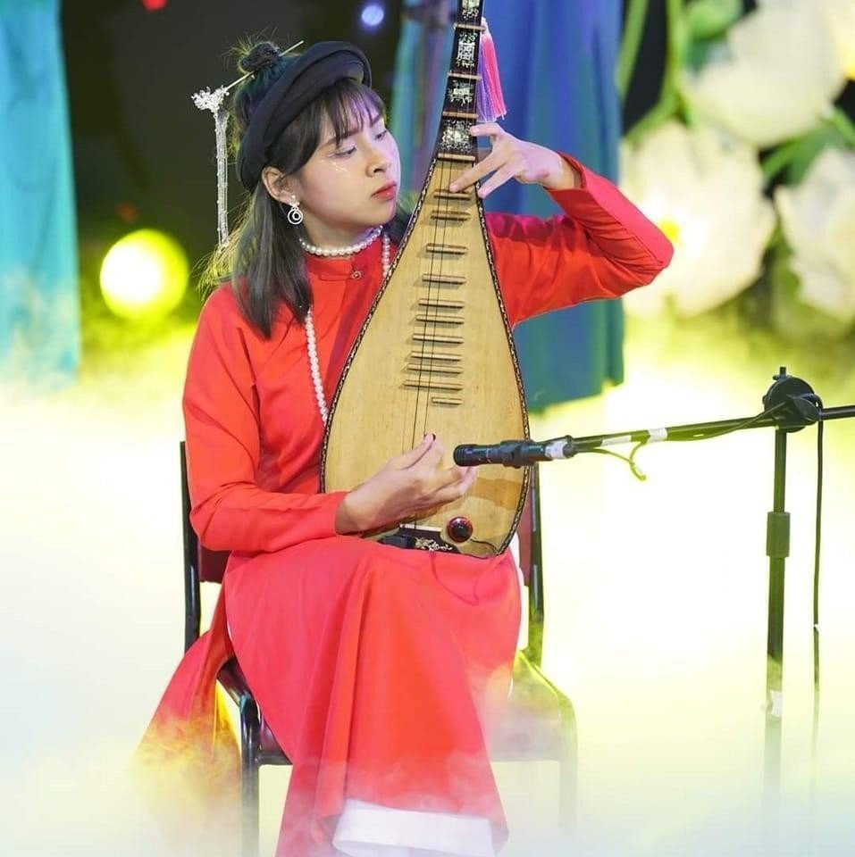 Bùi Thị Ngọc Thoa - Chủ nhiệm CLB FTI. Bùi Thị Ngọc Thoa - Chủ nhiệm CLB FTI.