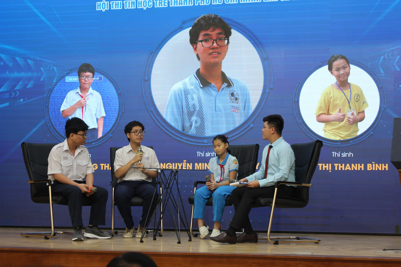 Tại Lễ tổng kết và trao giải Hội thi Tin học trẻ TPHCM lần thứ 32, năm 2023 các bạn trẻ còn được giao lưu với các bạn thí sinh xuất sắc tại cuộc thi. Tại Lễ tổng kết và trao giải Hội thi Tin học trẻ TPHCM lần thứ 32, năm 2023 các bạn trẻ còn được giao lưu với các bạn thí sinh xuất sắc tại cuộc thi.