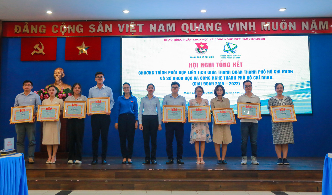 Nhiều cá nhân, tập thể đã được vinh danh trong dịp này. (Ảnh: TLTĐ)