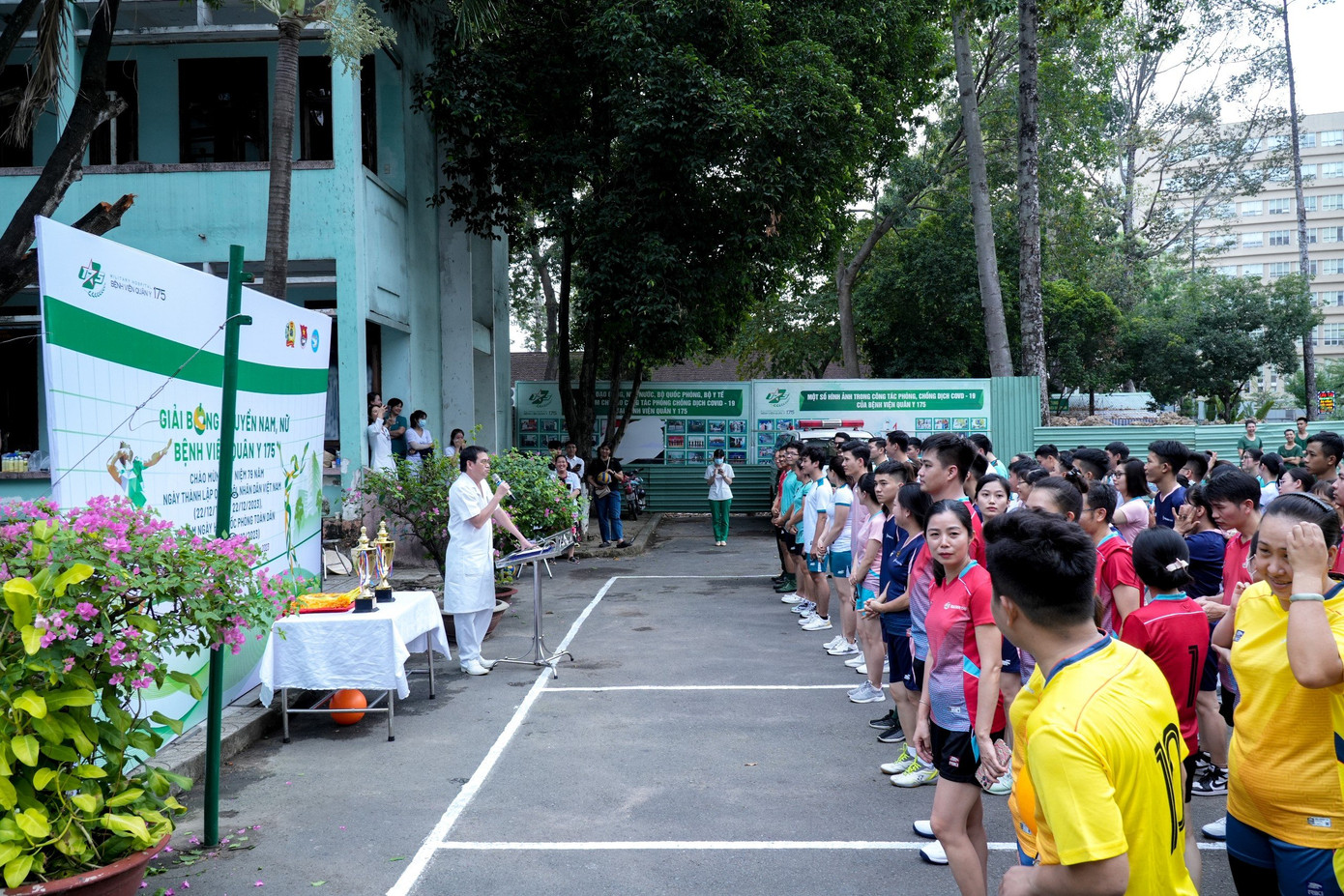 Rất đông đoàn viên, thanh niên, cán bộ, công nhân viên Bệnh viện Quân y 175 tham dự giải.