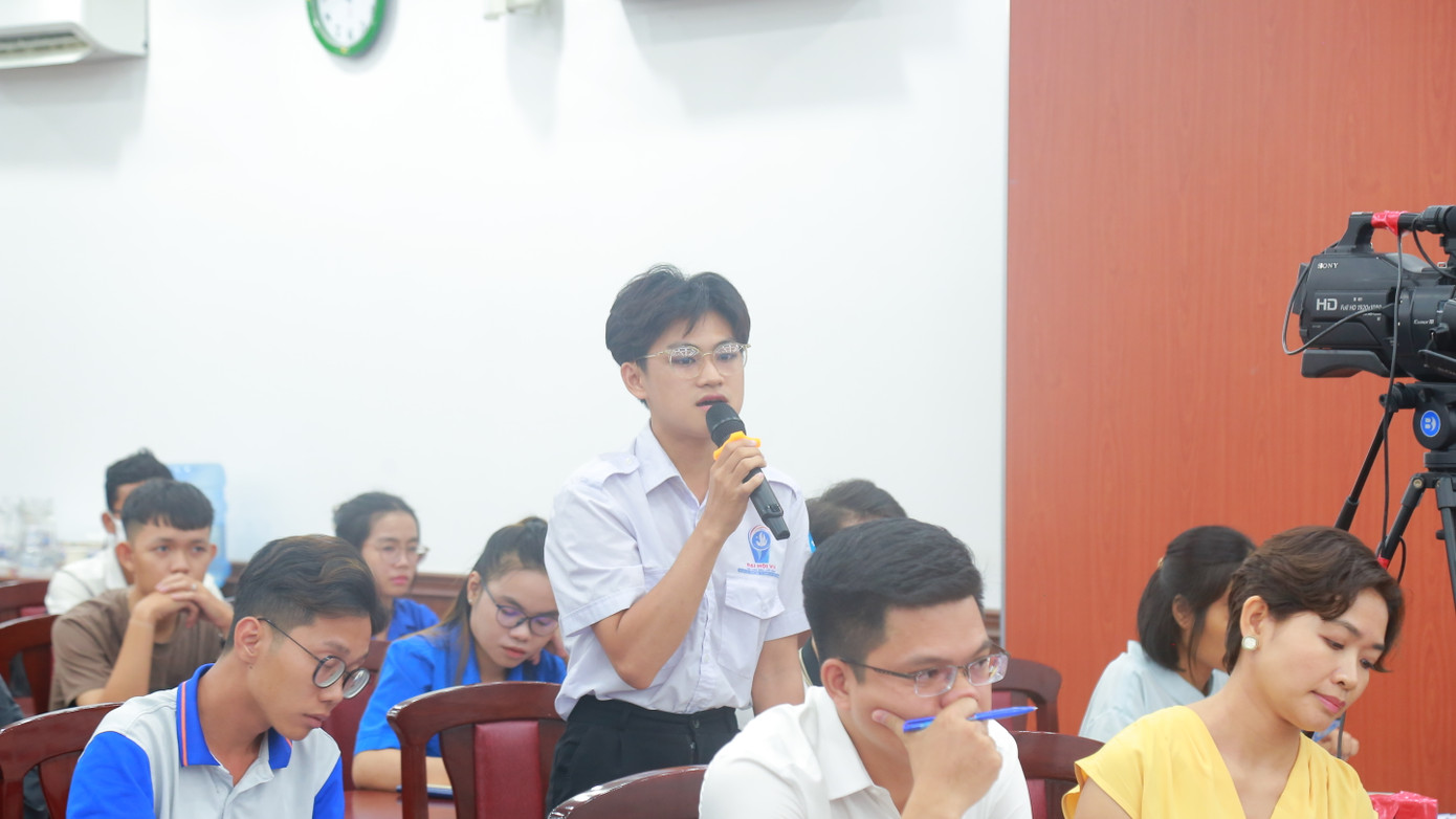 Các bạn sinh viên đặt câu hỏi với Ban Tổ chức Giải thưởng. Các bạn sinh viên đặt câu hỏi với Ban Tổ chức Giải thưởng.