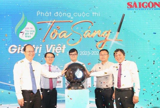 Nghi thức phát động cuộc thi "Tỏa sáng giá trị Việt" năm 2023 - 2025. (Ảnh: Ngô Tùng) Nghi thức phát động cuộc thi "Tỏa sáng giá trị Việt" năm 2023 - 2025. (Ảnh: Ngô Tùng)