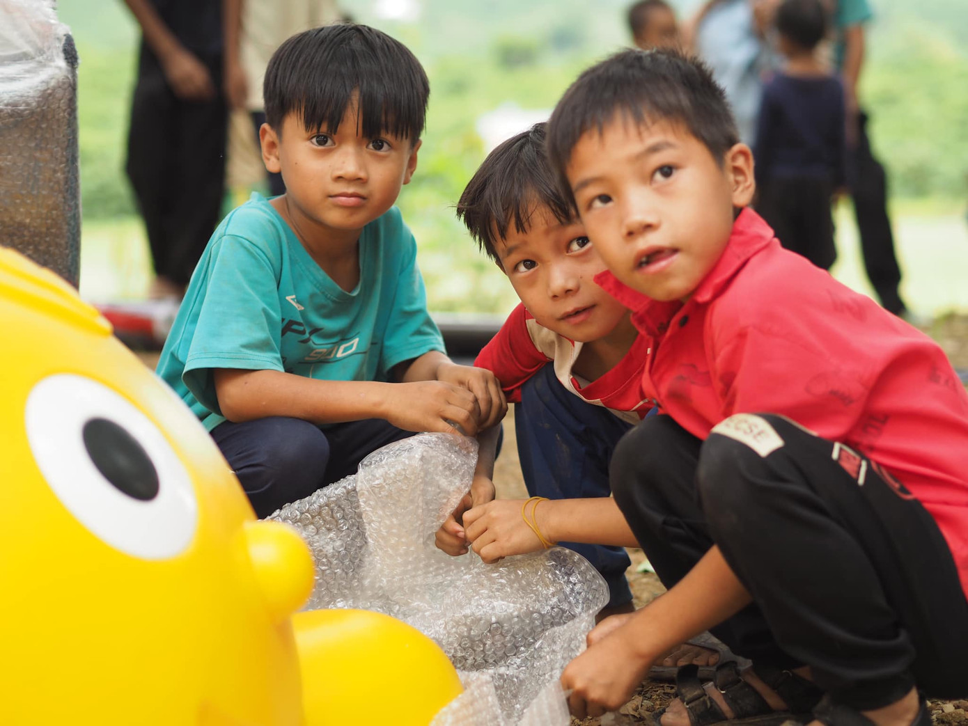 Phần lớn trẻ em Làng H’Mông tỉnh Đắk Lắk đều có hoàn cảnh hoàn cảnh khó khăn, thiếu thốn cả về vật chất lẫn tinh thần. (Ảnh: NVCC) Phần lớn trẻ em Làng H’Mông tỉnh Đắk Lắk đều có hoàn cảnh hoàn cảnh khó khăn, thiếu thốn cả về vật chất lẫn tinh thần. (Ảnh: NVCC)