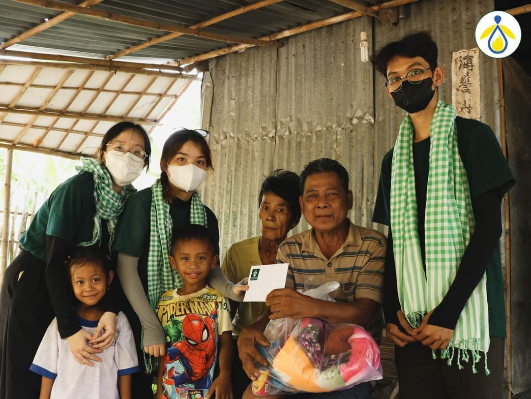 Thăm hộ gia đình khó khăn cùng chính quyền địa phương. Thăm hộ gia đình khó khăn cùng chính quyền địa phương.