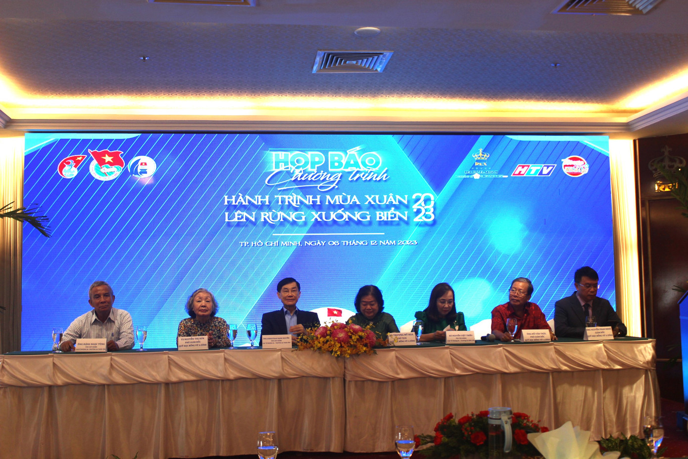 Họp báo giới thiệu chương trình giao lưu nghệ thuật “Hành trình mùa xuân lên rừng xuống biển 2023", ngày 6/12/2023. Họp báo giới thiệu chương trình giao lưu nghệ thuật “Hành trình mùa xuân lên rừng xuống biển 2023", ngày 6/12/2023.