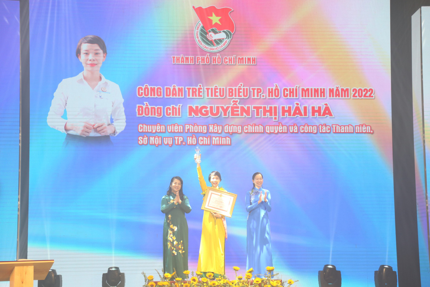 Chị Nguyễn Thị Hải Hà, Chuyên viên Phòng Xây dựng chính quyền và công tác Thanh niên (Sở Nội vụ TPHCM) được tuyên dương trong dịp này.