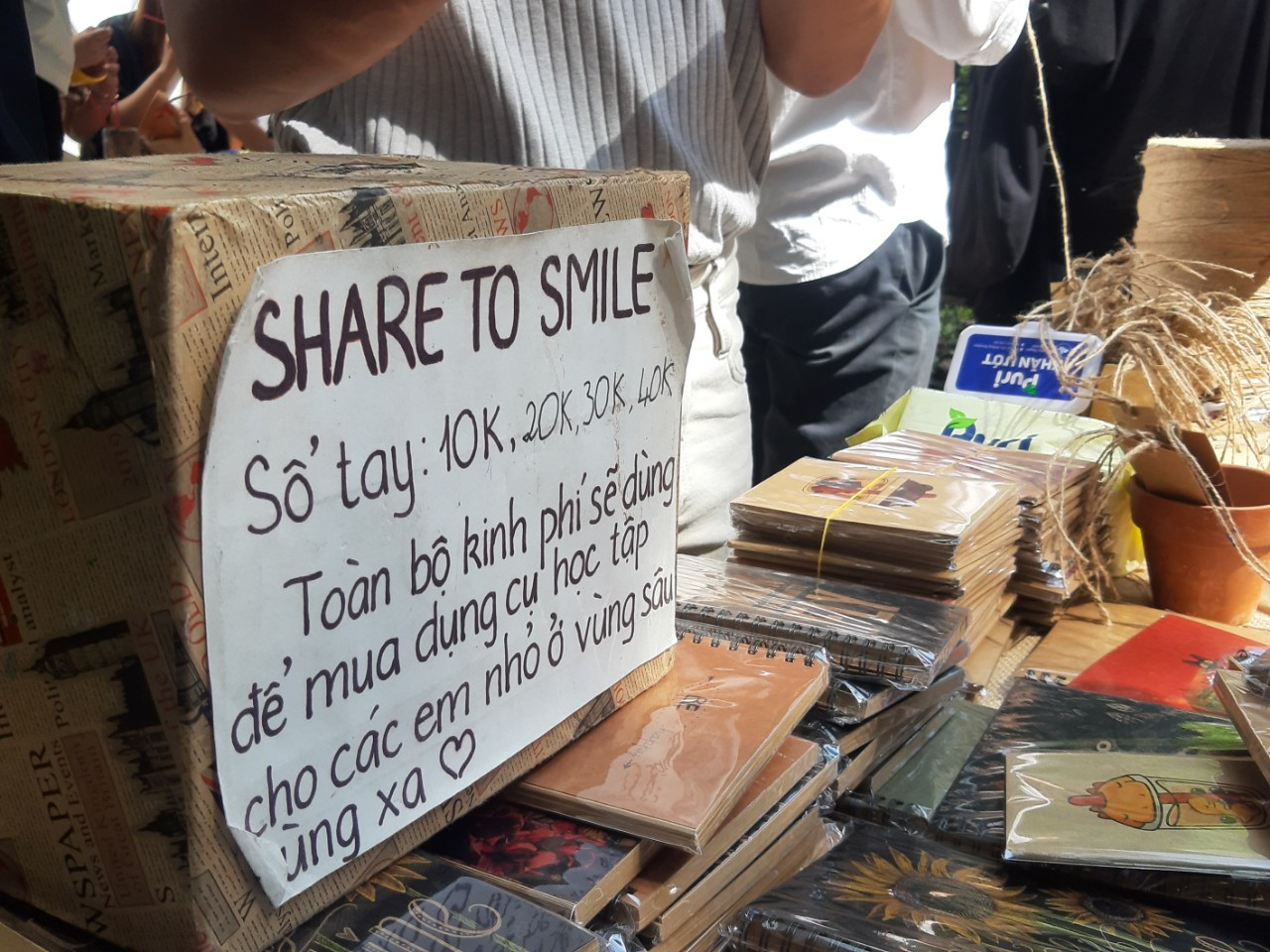 Những sản phẩm bán gây quỹ của nhóm Huy.