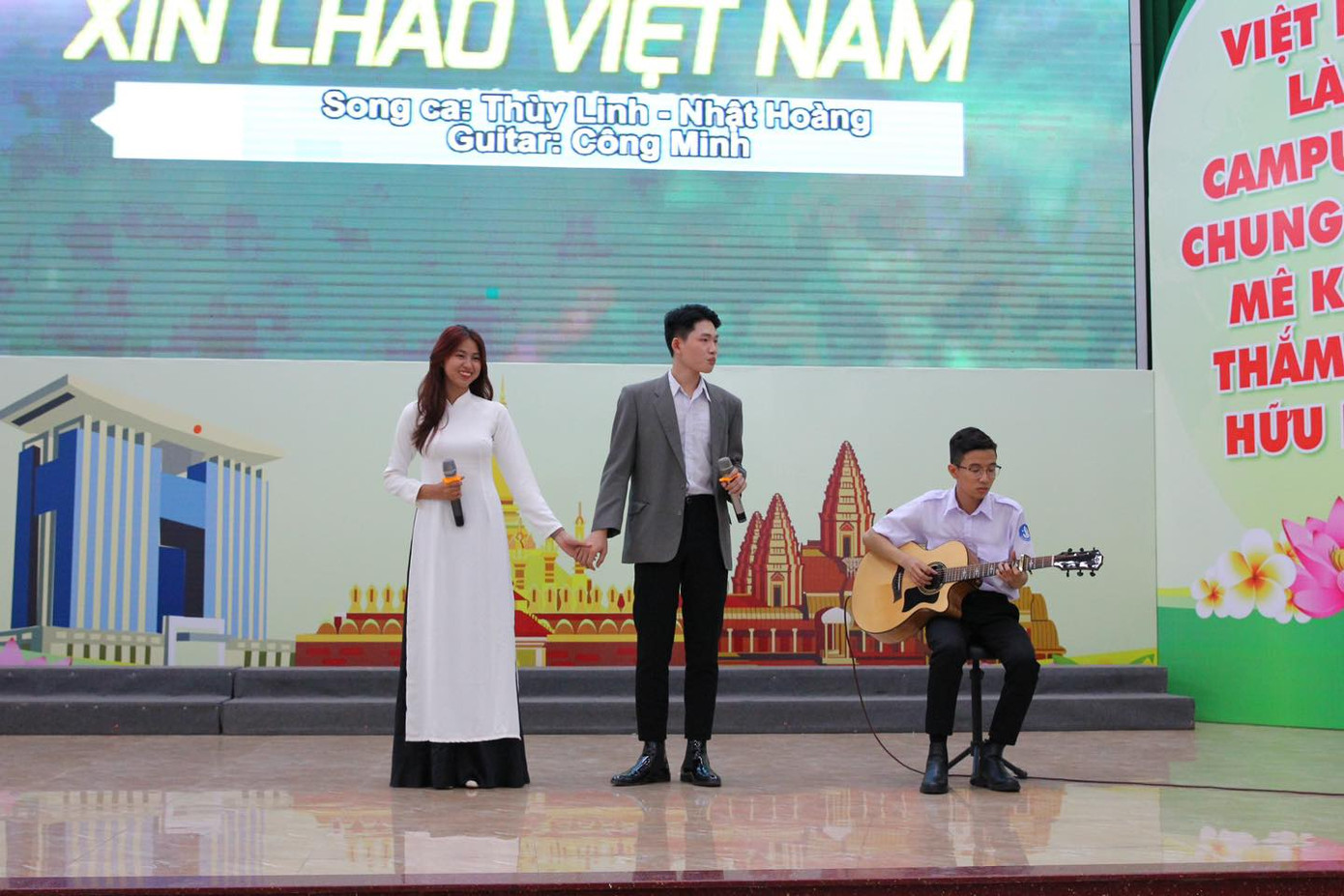 Các tiết mục văn nghệ tại chương trình 'Chung dòng Mê Kông". Các tiết mục văn nghệ tại chương trình 'Chung dòng Mê Kông".