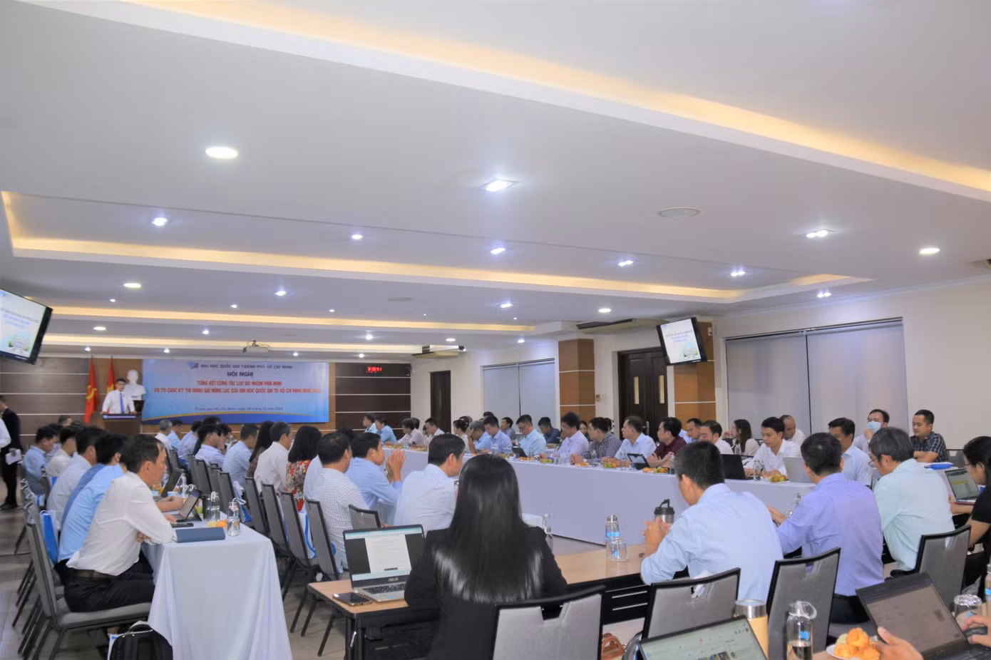 Các đại biểu về dự Hội nghị Tổng kết công tác lọc ảo nhóm phía Nam và tổ chức kỳ thi Đánh giá Năng lực. (Ảnh: ĐHQG TP. HCM)