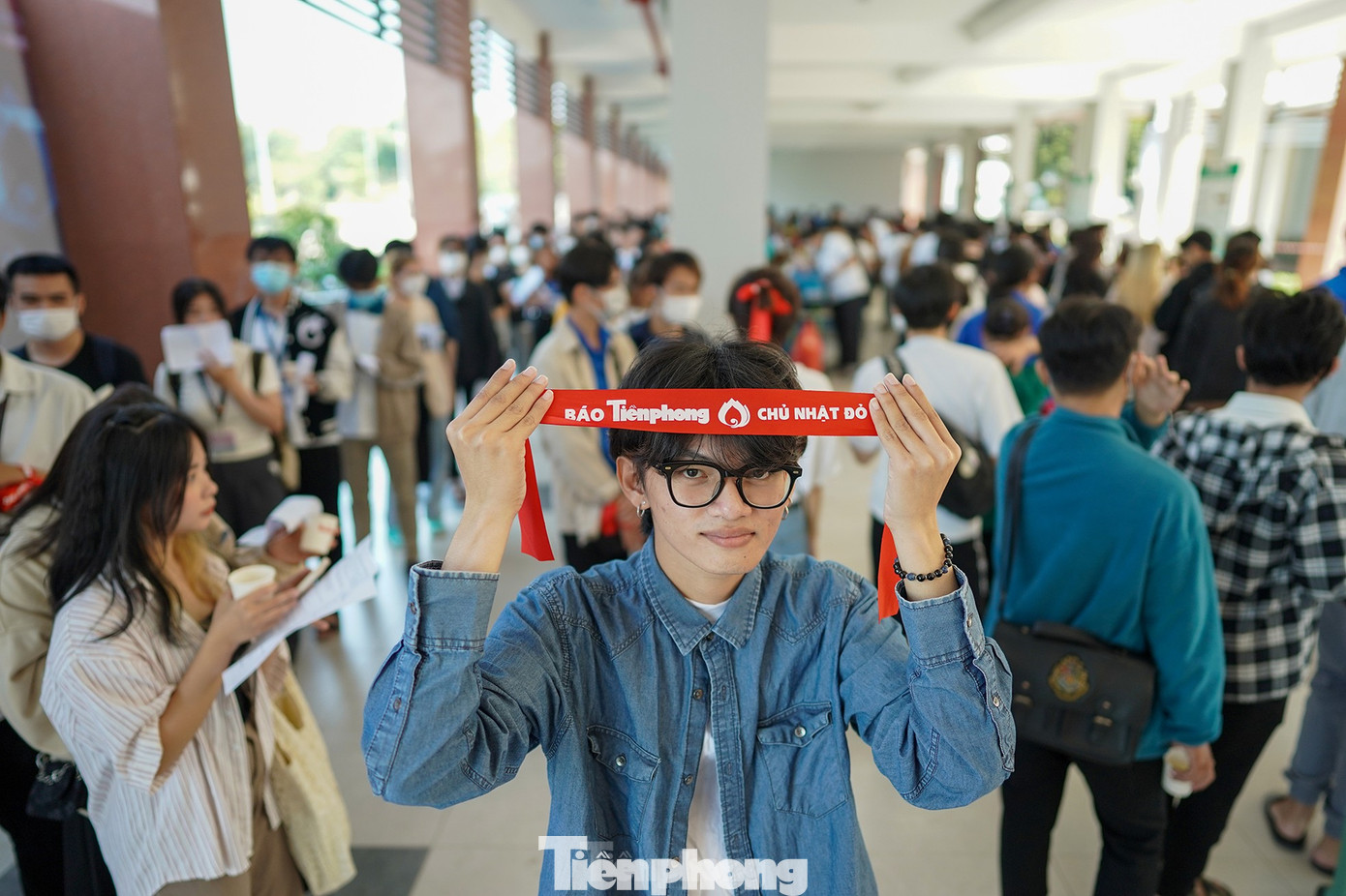 Chương trình dự kiến sẽ thu hút đông đảo các bạn sinh viên tham gia. Ngoài lễ Phát động tại trường ĐH Văn Hiến, dịp này chương trình hiến máu &apos;Chủ nhật Đỏ&apos; còn diễn ra tại trường ĐH Kiến trúc TP. HCM và trường ĐH Ngoại thương (CSII). (Ảnh: Phạm Nguyễn)