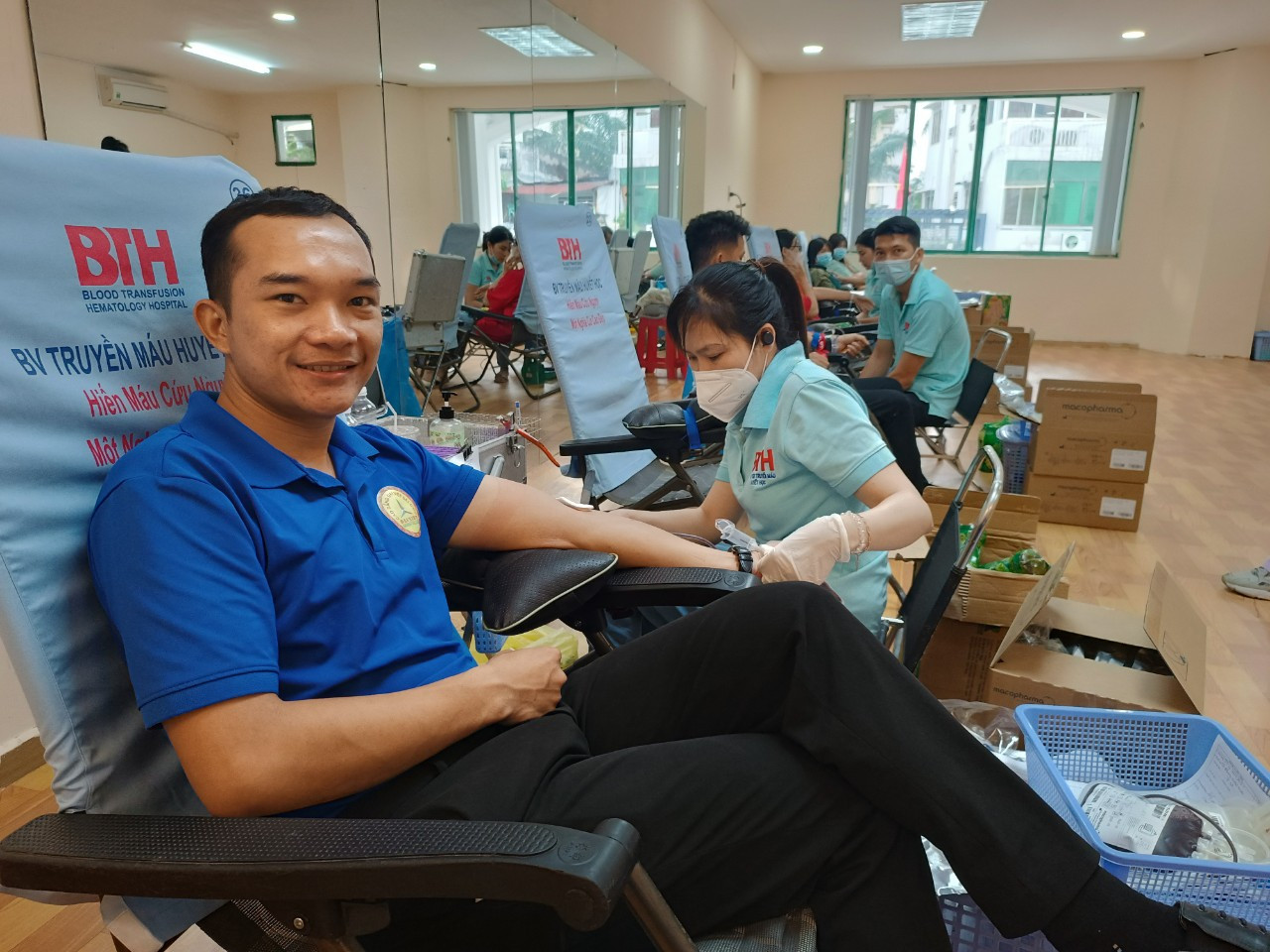 Là thủ lĩnh trong phong trào hiến máu của trường CĐ Đại Việt Sài Gòn, Trần Vỉnh Xuyên – Phó trưởng phòng Công tác sinh viên, Bí thư Đoàn trường, cho biết việc hiến máu tình nguyện với anh như một thói quen.