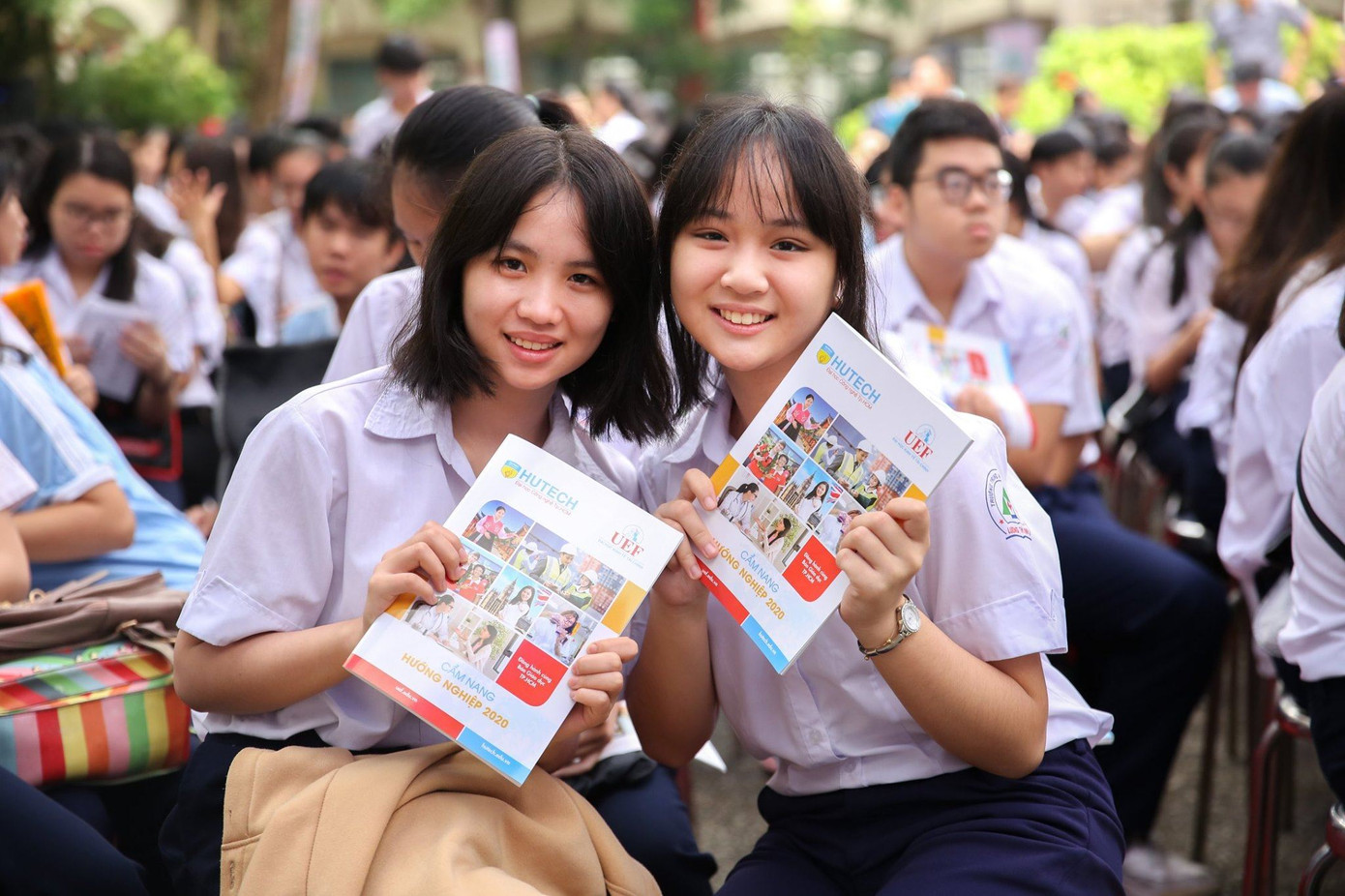 Thí sinh có thêm cơ hội khi các trường công bố nhận hồ sơ xét tuyển sớm.