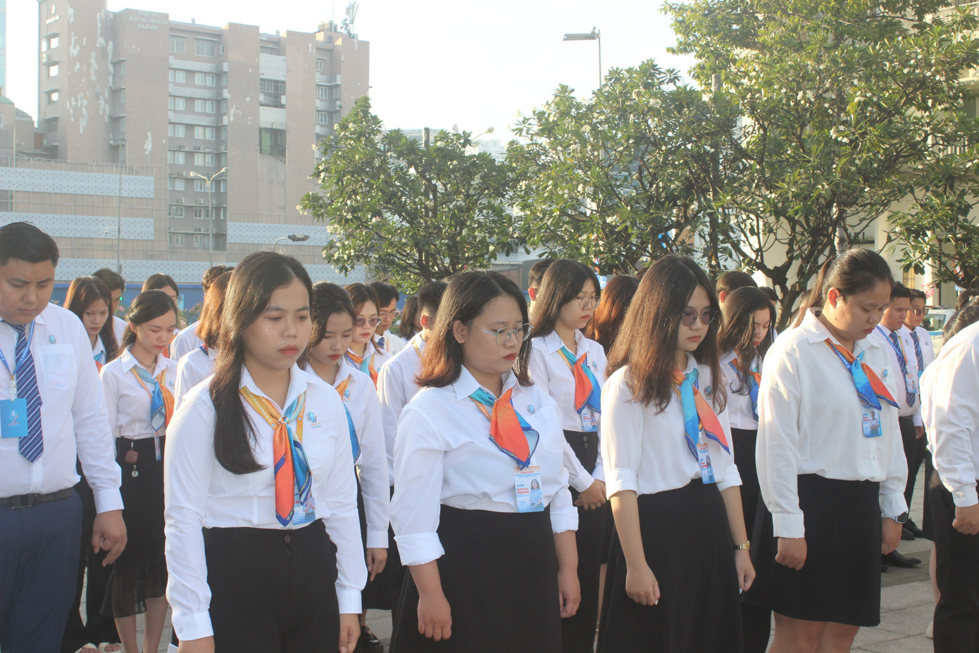 459 đại biểu tham dự Đại hội Đại biểu Hội Sinh viên TP. HCM dâng hoa báo công Bác. 459 đại biểu tham dự Đại hội Đại biểu Hội Sinh viên TP. HCM dâng hoa báo công Bác.