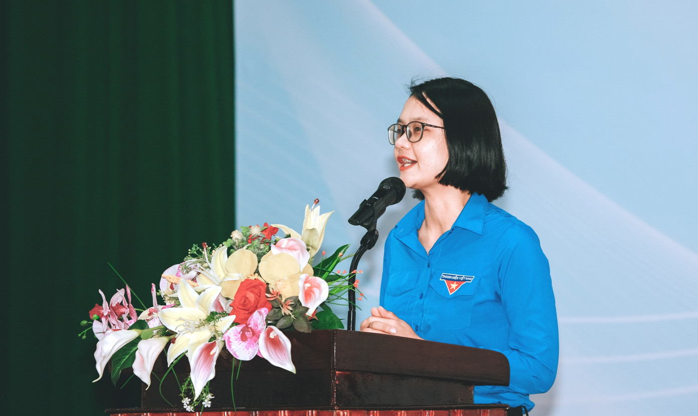 Chị Trần Thu Hà - Phó Bí thư Thành Đoàn, Chủ tịch Hội Sinh viên TP. HCM phát biểu trong Lễ khai mạc Hội thi.