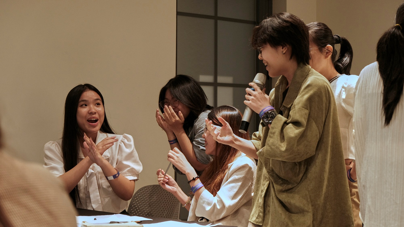 Không khí tranh luận giữa các đội vô cùng sôi nổi. (Ảnh: NVCC) Không khí tranh luận giữa các đội vô cùng sôi nổi. (Ảnh: NVCC)