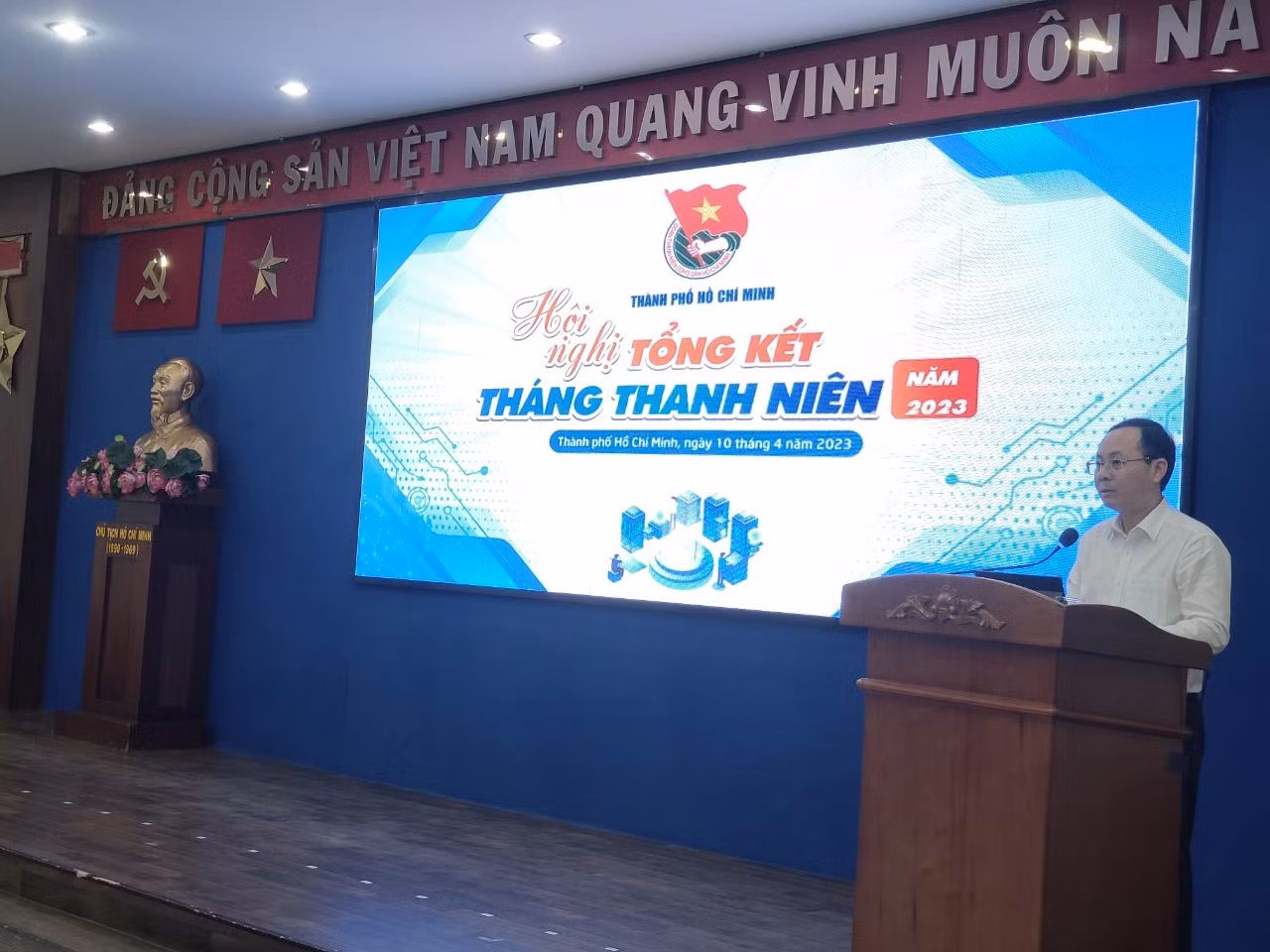 Phó bí thư Thành ủy TP. HCM Nguyễn Văn Hiếu phát biểu tại Hội nghị.