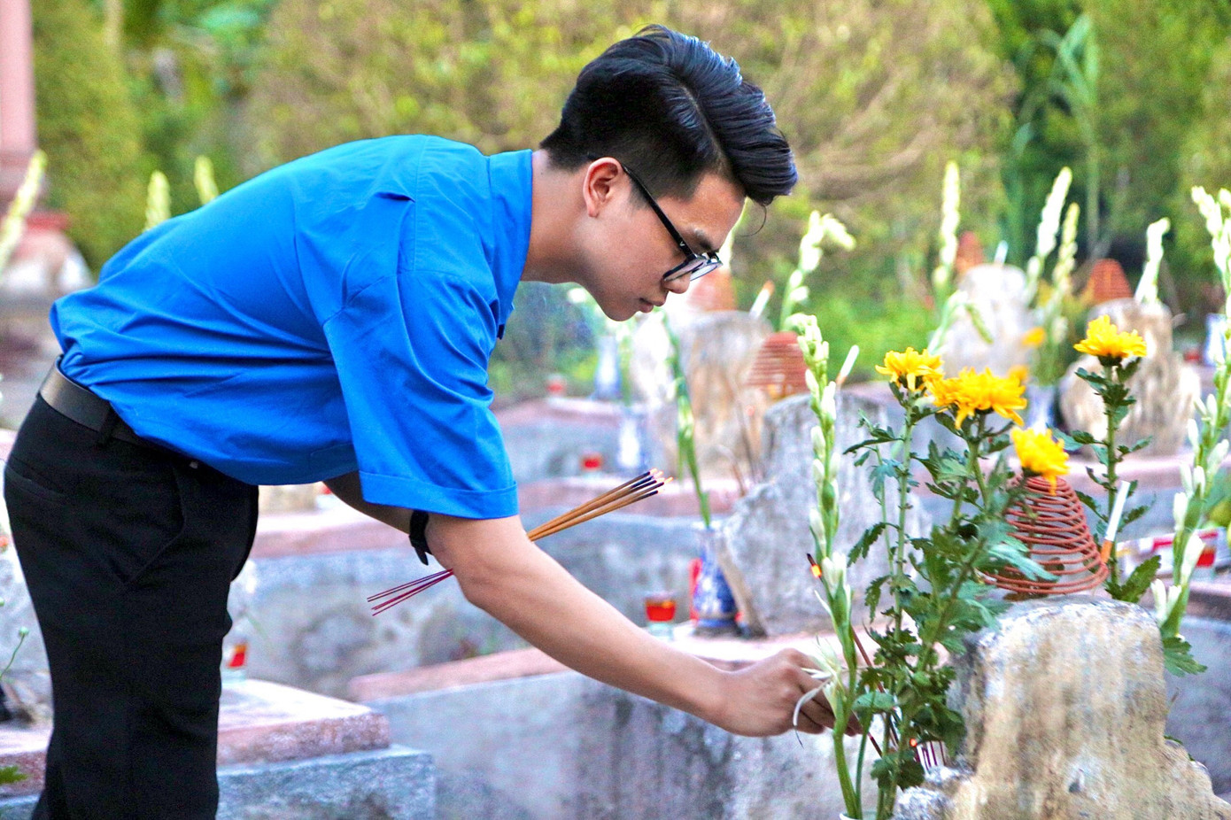 Pháp tham gia Lễ Tri ân tưởng nhớ anh hùng liệt sĩ dịp 27/7 tại huyện Nam Trực, tỉnh Nam Định. Pháp tham gia Lễ Tri ân tưởng nhớ anh hùng liệt sĩ dịp 27/7 tại huyện Nam Trực, tỉnh Nam Định.