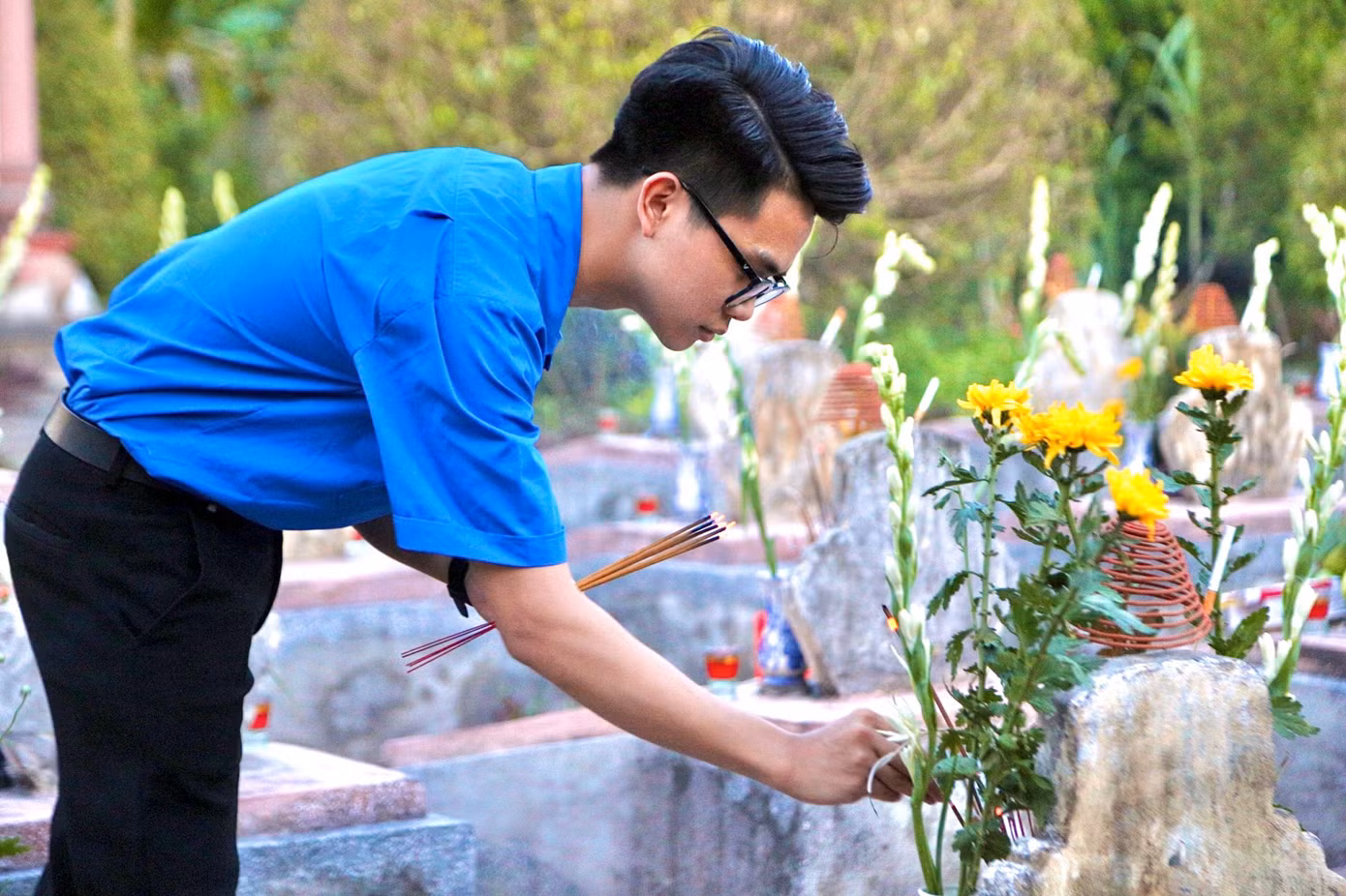 Pháp tham gia Lễ Tri ân tưởng nhớ anh hùng liệt sĩ dịp 27/7 tại huyện Nam Trực, tỉnh Nam Định.