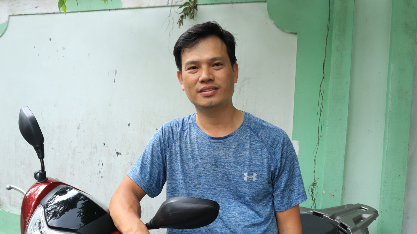 Anh Lai (Q. 1) chia sẻ cảm nhận khi đợi con tại điểm thi trường THPT Trưng Vương.