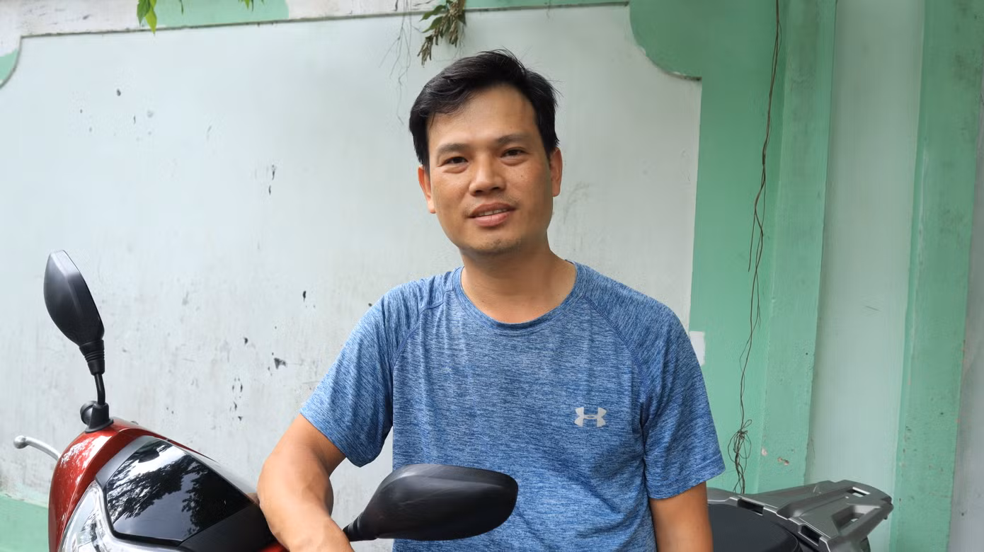 Anh Lai (Q. 1) chia sẻ cảm nhận khi đợi con tại điểm thi trường THPT Trưng Vương.