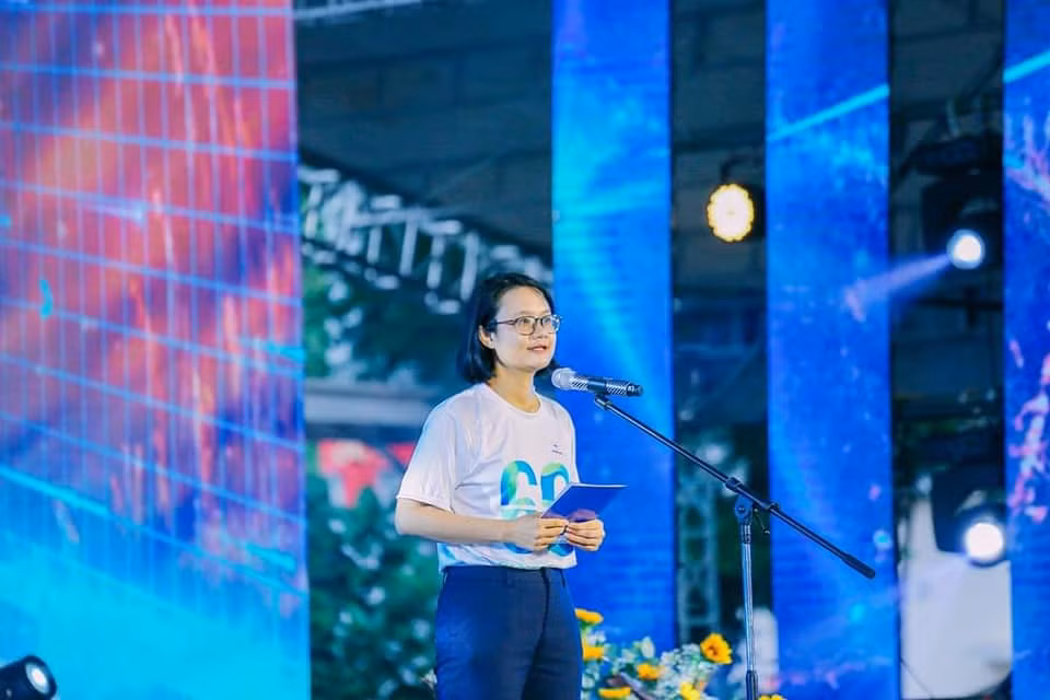 Chị Trần Thu Hà, Phó Bí thư Thành Đoàn, Chủ tịch Hội Sinh viên Việt Nam TPHCM phát biểu. Chị Trần Thu Hà, Phó Bí thư Thành Đoàn, Chủ tịch Hội Sinh viên Việt Nam TPHCM phát biểu.