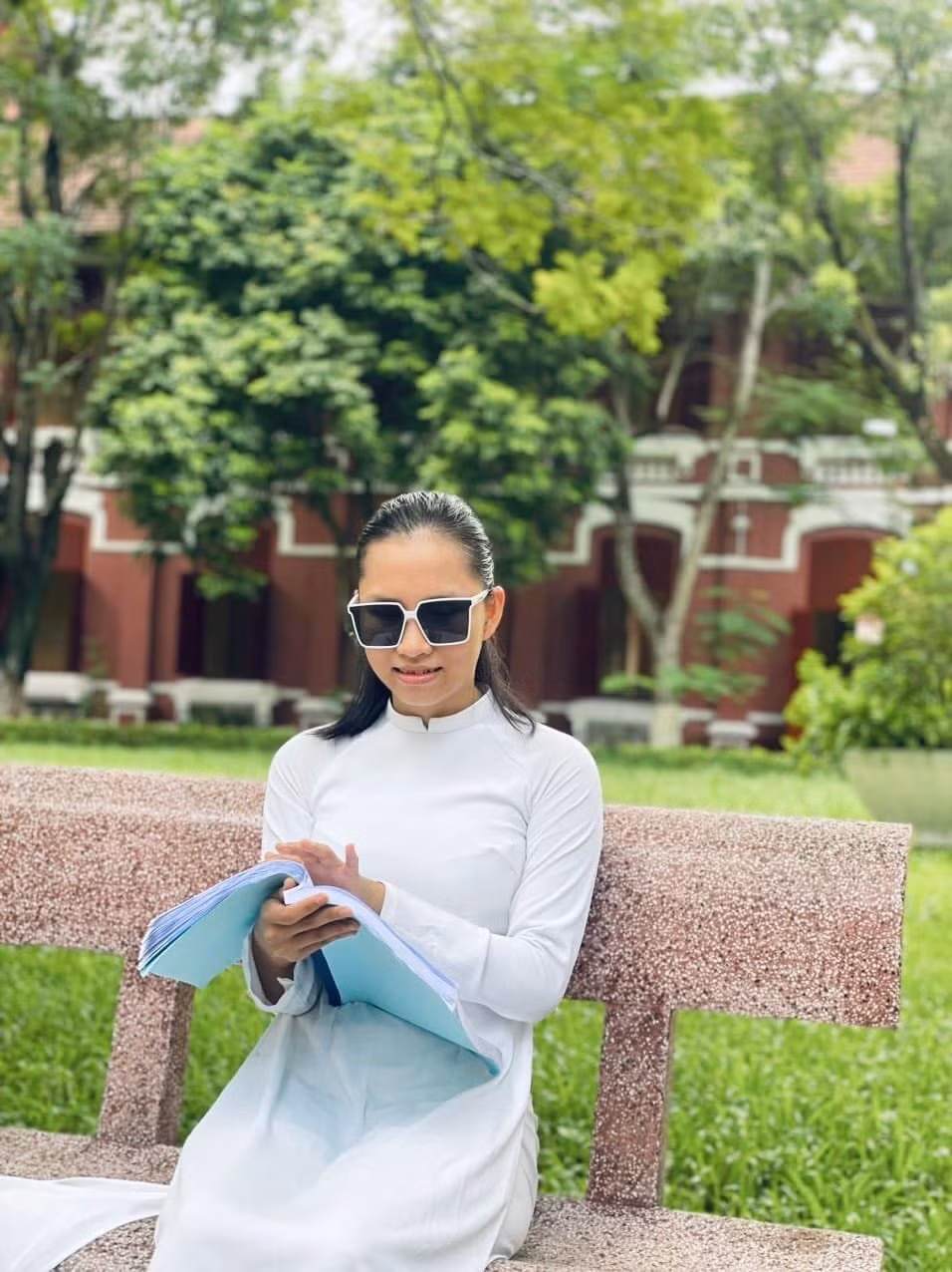 Kim Trang vẫn đang nỗ lực hết mình trong học tập.