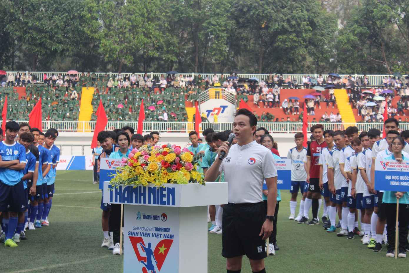 Đại diện trọng tài phát biểu tại Lễ khai mạc với lời hứa điều hành giải một cách công tâm.