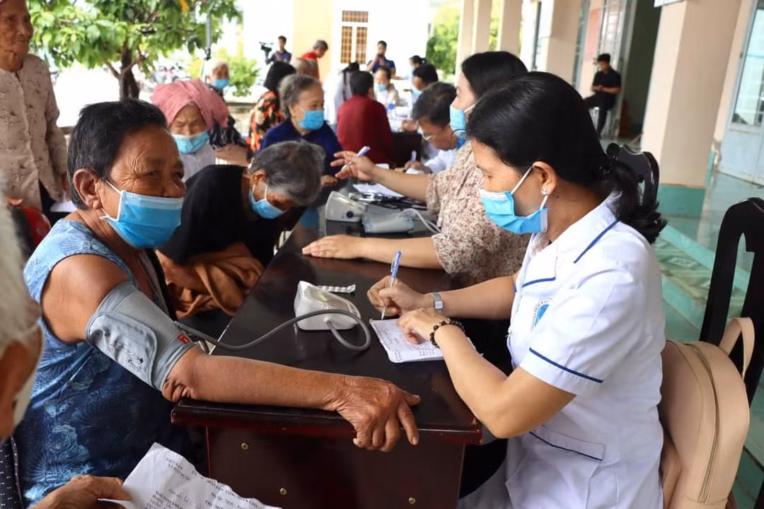 Hoạt động khám, chữa bệnh miễn phí cho người dân được triển khai sau lễ ra quân Chiến dịch Thanh niên tình nguyện Hè tại Tây Ninh. (Ảnh: Tỉnh Đoàn Tây Ninh)