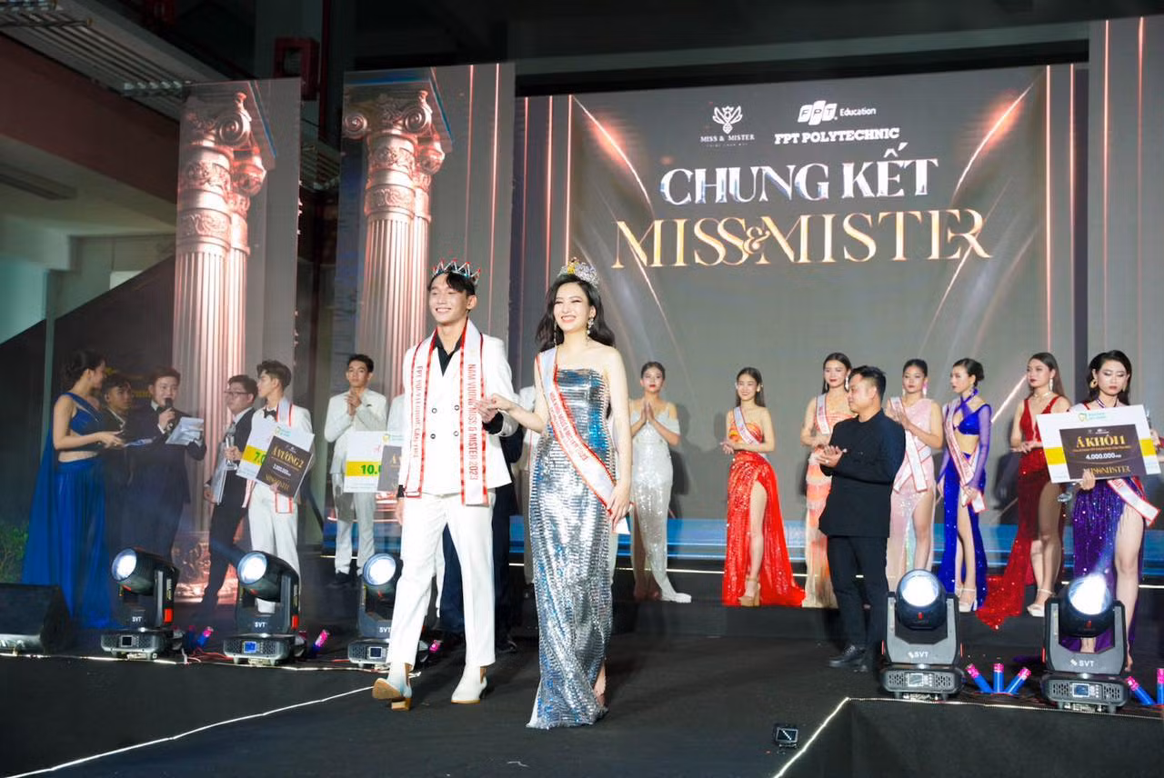 Hoa khôi Nguyễn Phương Vy cùng nam vương Huỳnh Nhật Trường tại cuộc thi “Miss & Mister FPT Polytechnic Cần Thơ 2023”. (Ảnh: NVCC) Hoa khôi Nguyễn Phương Vy cùng nam vương Huỳnh Nhật Trường tại cuộc thi “Miss & Mister FPT Polytechnic Cần Thơ 2023”. (Ảnh: NVCC)