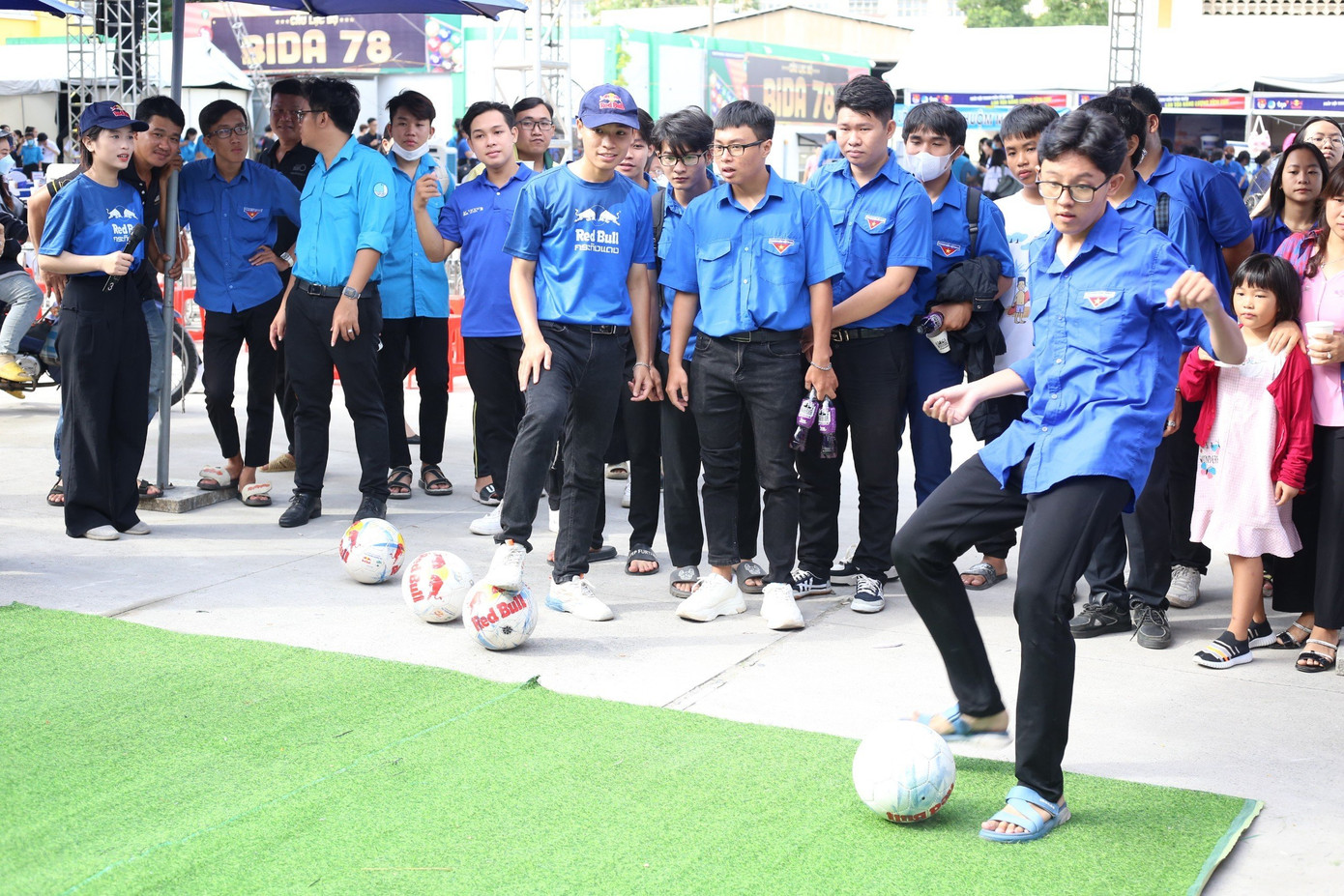 Nhiều hoạt động vui chơi diễn ra tại Ngày hội ‘Thanh niên công nhân - Lan tỏa năng lượng tích cực’ tại TP. HCM. Nhiều hoạt động vui chơi diễn ra tại Ngày hội ‘Thanh niên công nhân - Lan tỏa năng lượng tích cực’ tại TP. HCM.