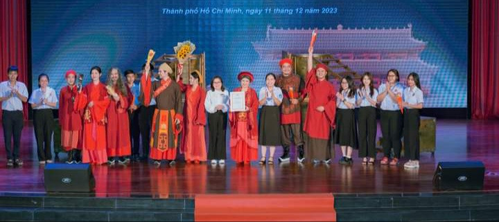 Vở diễn “Thành Thăng Long thuở ấy” do các bạn sinh viên Học viện Cán bộ TP. HCM phối hợp cùng Nhà văn hóa Sinh viên TP. HCM và Nhà hát Thế Giới Trẻ tổ chức. (Ảnh: Fanpage) Vở diễn “Thành Thăng Long thuở ấy” do các bạn sinh viên Học viện Cán bộ TP. HCM phối hợp cùng Nhà văn hóa Sinh viên TP. HCM và Nhà hát Thế Giới Trẻ tổ chức. (Ảnh: Fanpage)