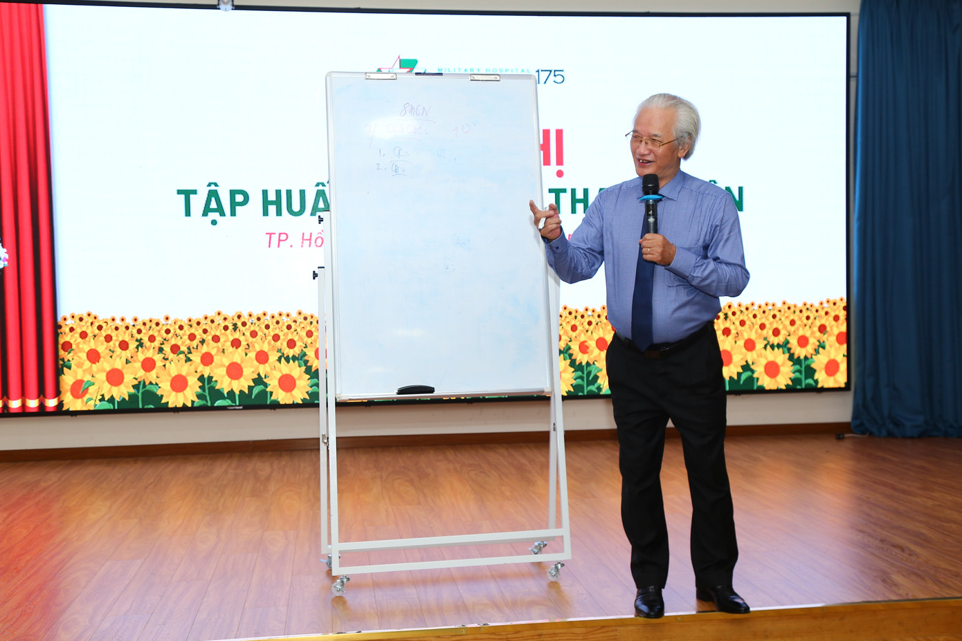 Báo cáo viên trình bày các nội dung tập huấn. Báo cáo viên trình bày các nội dung tập huấn.