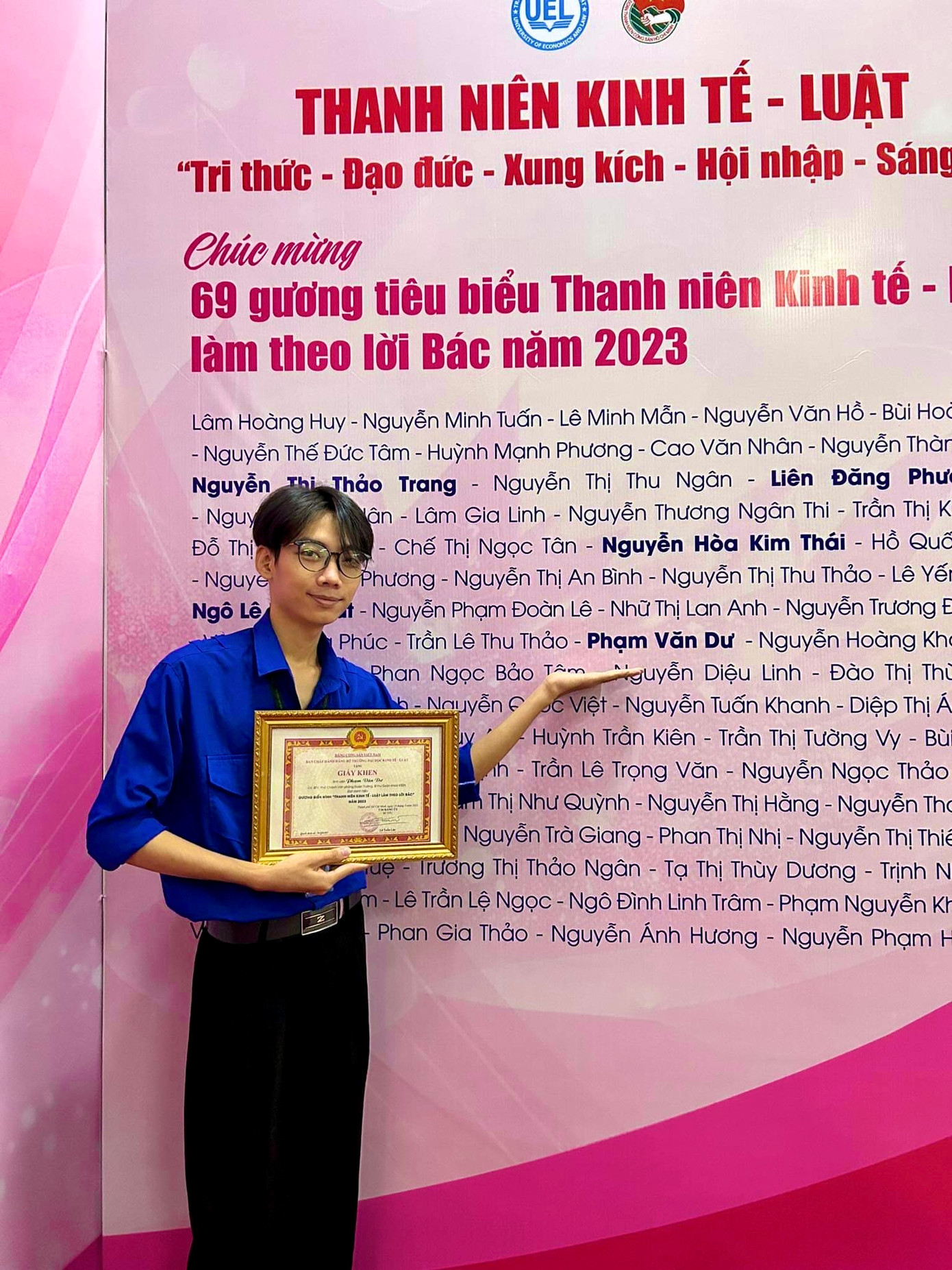 Phạm Văn Dư cũng là một trong những gương điển hình "Thanh niên Kinh tế - Luật làm theo lời Bác, năm 2023". Phạm Văn Dư cũng là một trong những gương điển hình "Thanh niên Kinh tế - Luật làm theo lời Bác, năm 2023".