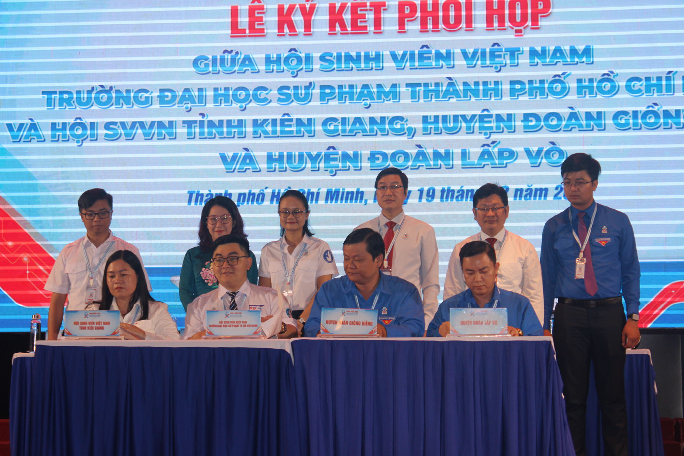 Hội Sinh viên trường ĐH Sư phạm TP. HCM ký giao ước với các đơn vị cơ sở Đoàn.