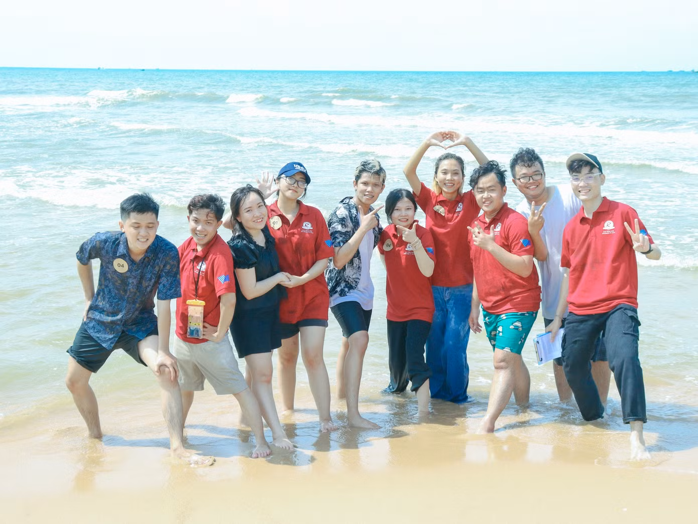 Các thành viên câu lạc bộ trong hoạt động team building ở Vũng Tàu. (Ảnh: CLB tiếng Anh KTX ĐHQG TP. HCM)