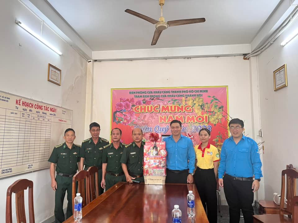 Đoàn thăm Biên Phòng Cửa khẩu Khánh Hội - Trạm Kiểm soát số 1 (quận 7). (Ảnh: TLTĐ) Đoàn thăm Biên Phòng Cửa khẩu Khánh Hội - Trạm Kiểm soát số 1 (quận 7). (Ảnh: TLTĐ)