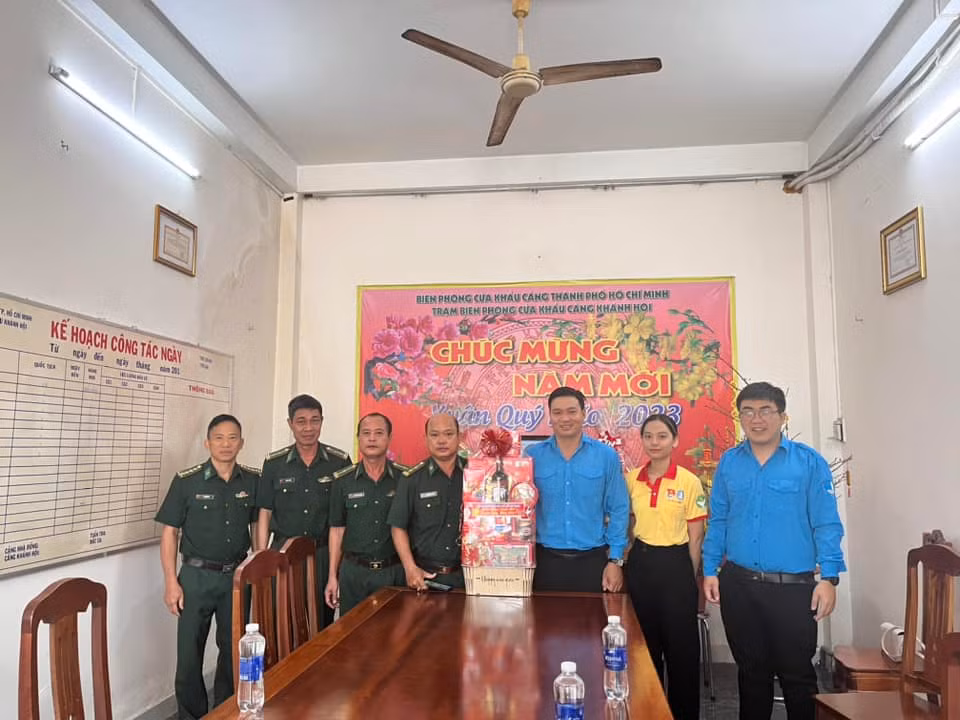 Đoàn thăm Biên Phòng Cửa khẩu Khánh Hội - Trạm Kiểm soát số 1 (quận 7). (Ảnh: TLTĐ)