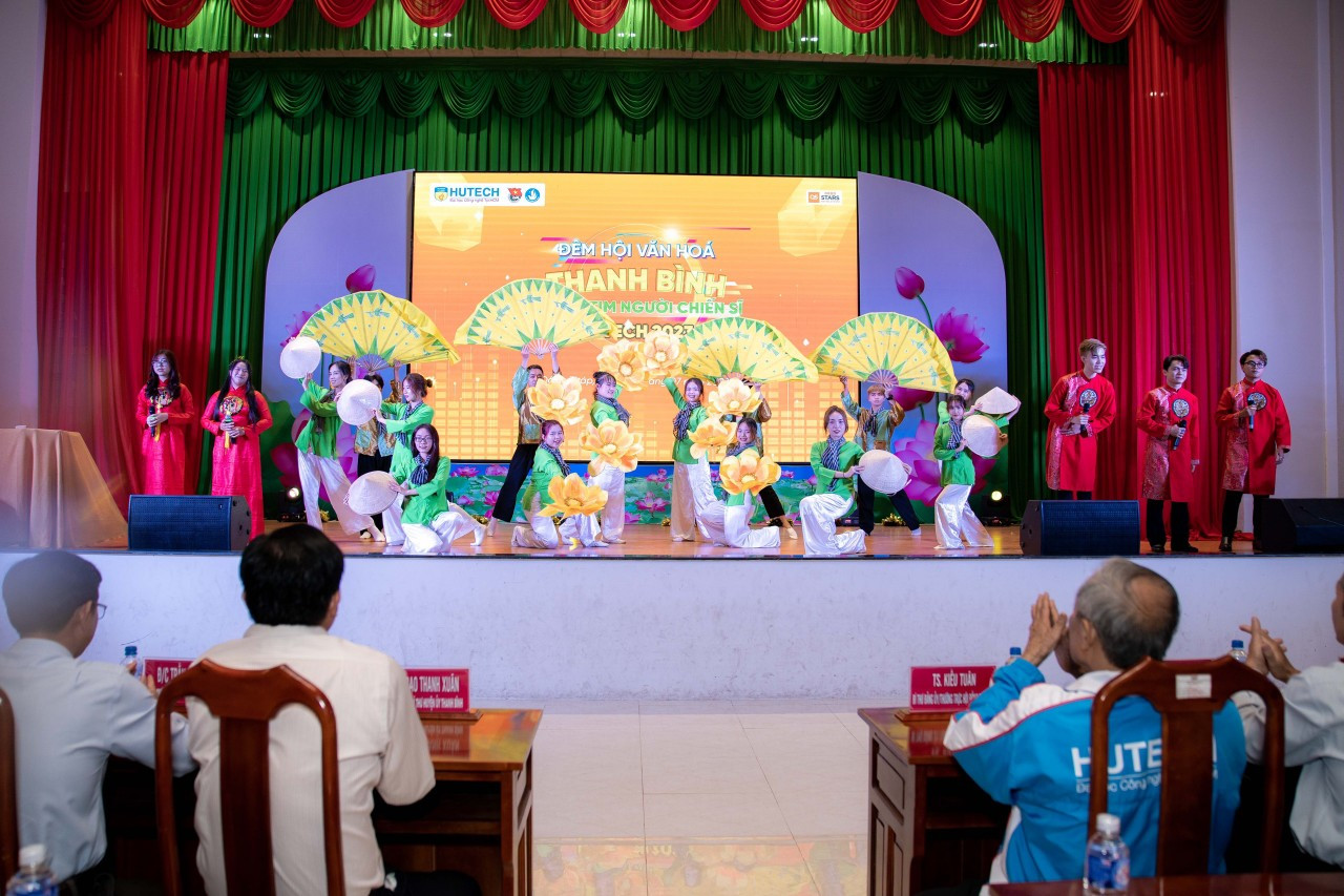 Đêm hội văn hóa “Thanh Bình - trong tim người chiến sĩ HUTECH”.