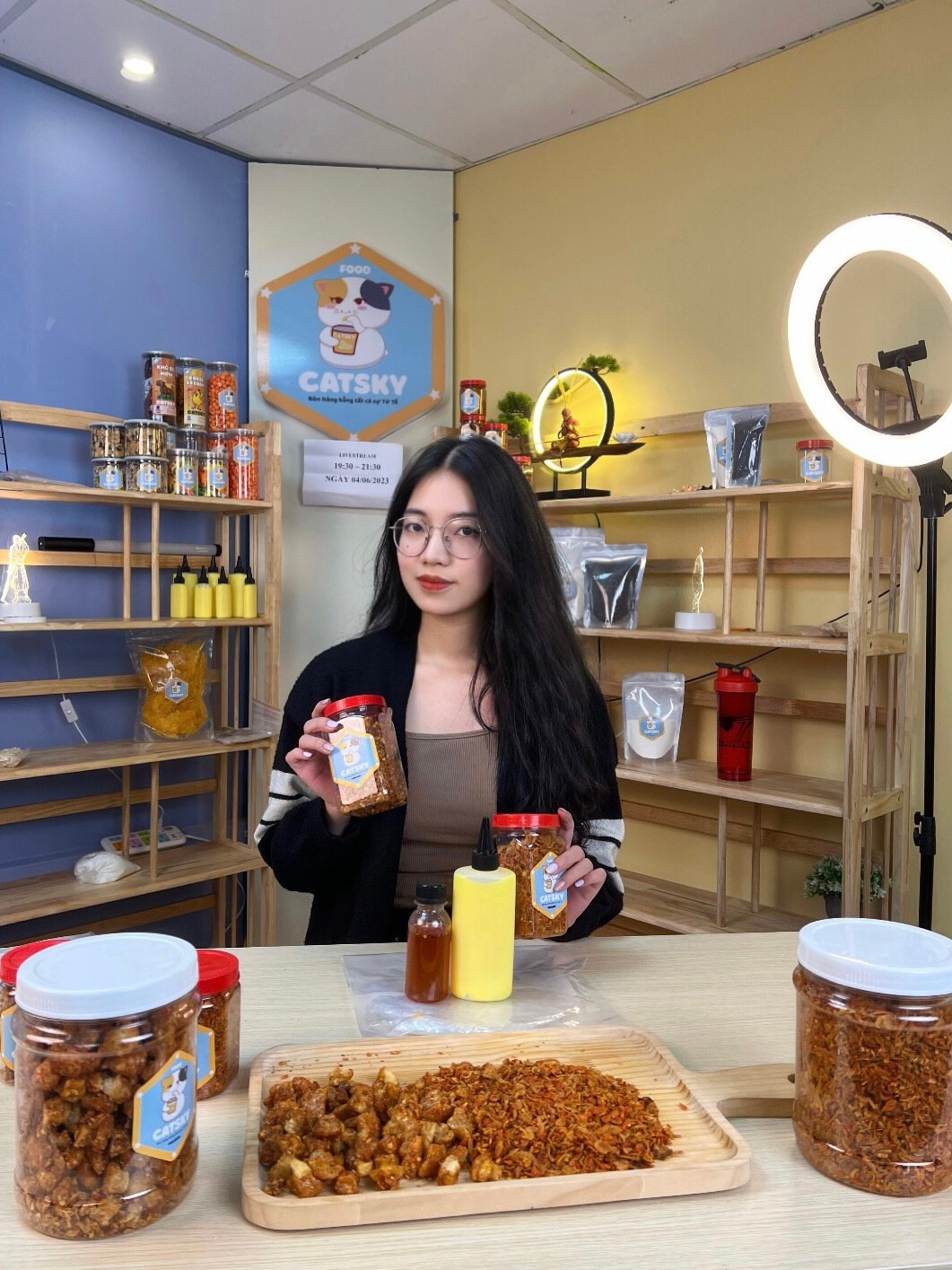 Thanh Mai chọn livestream bán hàng với mong muốn học hỏi thêm nhiều điều mới.