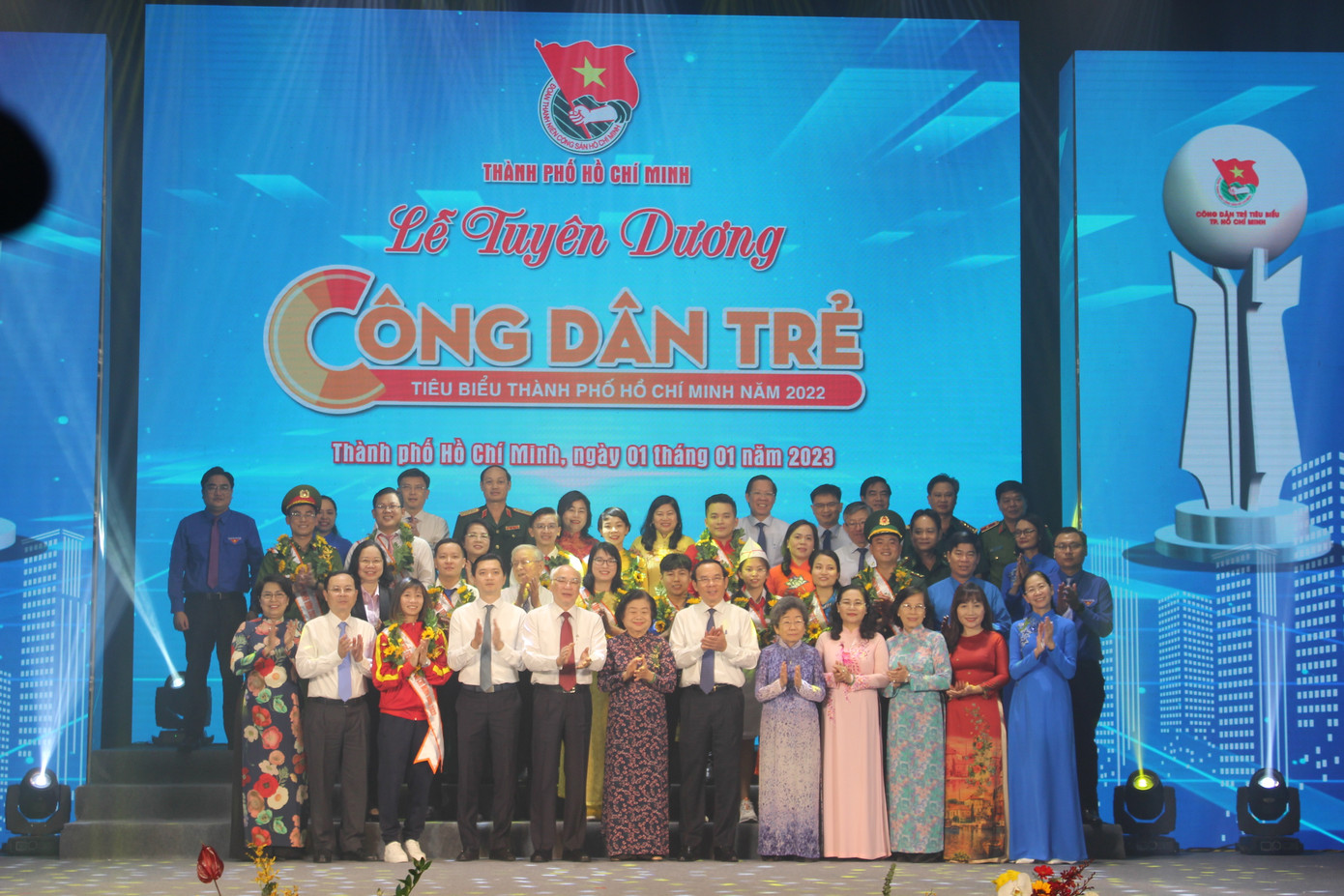 Được duy trì tổ chức vào dịp đầu năm mới trong suốt 17 năm qua, Lễ tuyên dương 'Công dân trẻ tiêu biểu TP. HCM' đã góp phần vinh danh, lan tỏa các tấm gương thanh thiếu nhi tiêu biểu. Qua đó, đã tuyên dương 137 điển hình trên các lĩnh vực. Đây là hình ảnh đại diện của tuổi trẻ thành phố với những câu chuyện truyền cảm hứng.