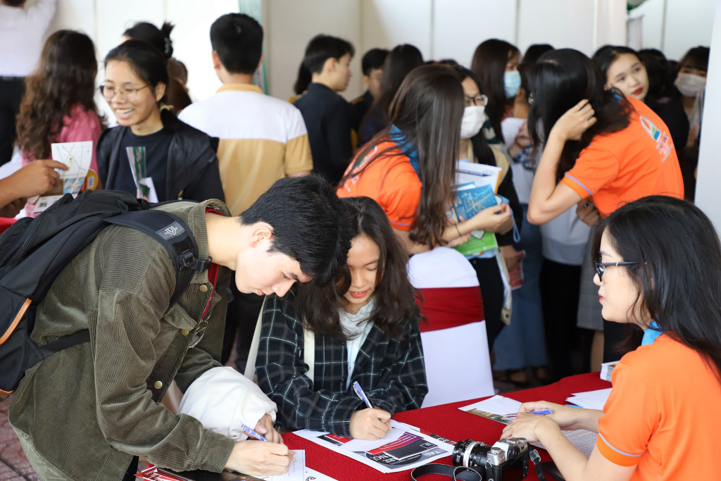 Nhiều cơ hội việc làm có trong Tuần lễ “Sinh viên Xã hội Nhân văn và Nhà tuyển dụng 2023”.