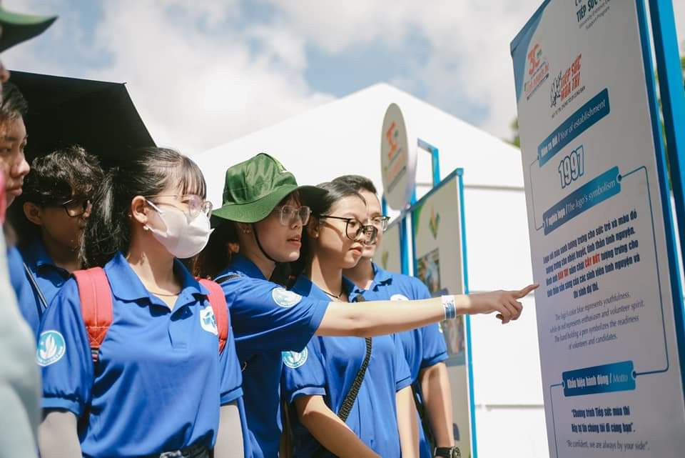 Những dấu ấn 30 năm các chương trình, chiến dịch tình nguyện Hè TP. HCM được lưu trong bộ sách ảnh “Chia sẻ - Rèn luyện - Cống hiến - Trưởng thành”. (Ảnh: TLTĐ) Những dấu ấn 30 năm các chương trình, chiến dịch tình nguyện Hè TP. HCM được lưu trong bộ sách ảnh “Chia sẻ - Rèn luyện - Cống hiến - Trưởng thành”. (Ảnh: TLTĐ)